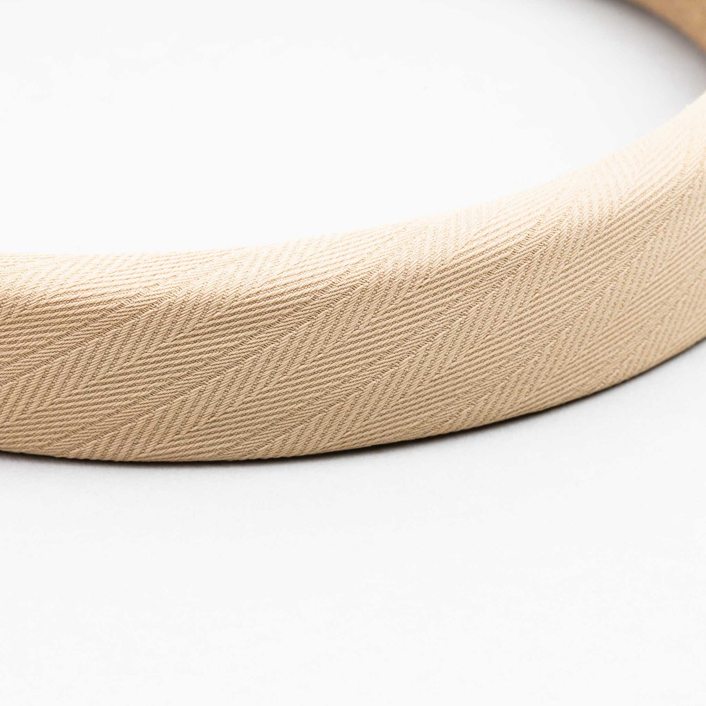 Cordeluță de păr subțire cu burete moale și textură satinată - Bej