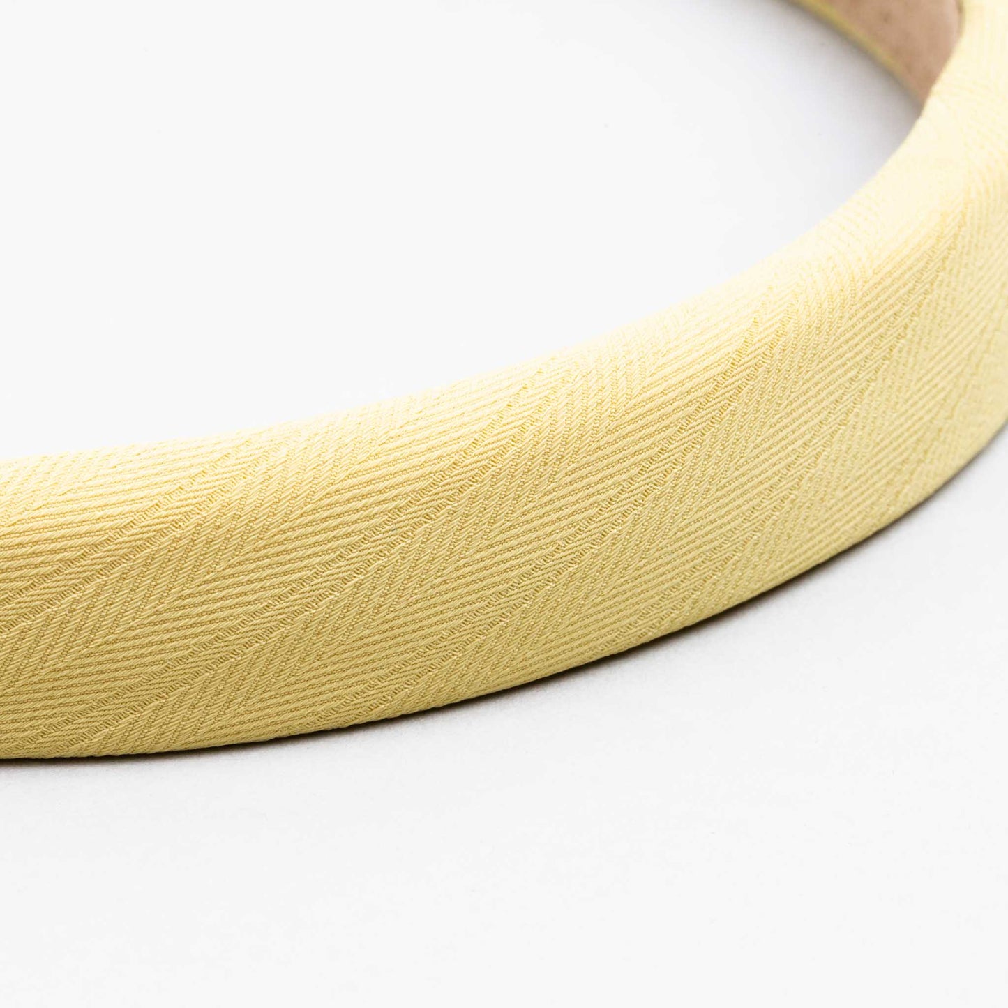 Cordeluță de păr subțire cu burete moale și textură satinată - Galben