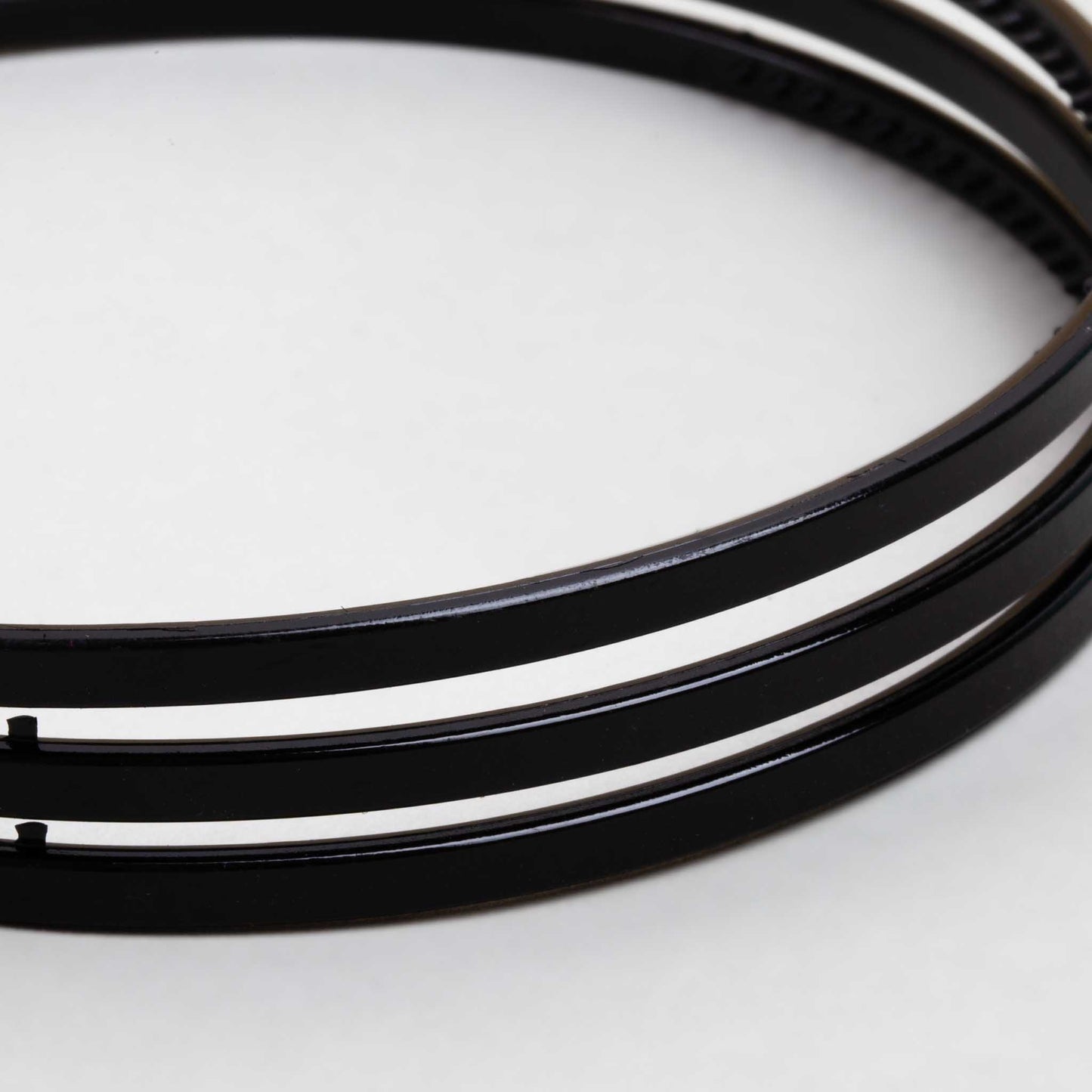 Cordeluță de păr subțire în strat triplu cu textură lucioasă - Negru