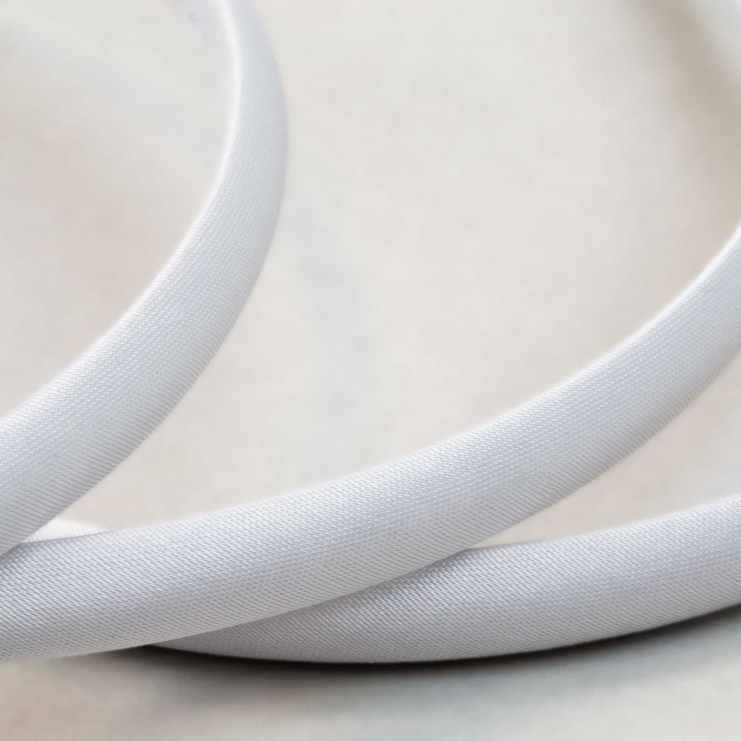 Cordeluțe de păr subțiri simple satinate, set 3 buc - Alb