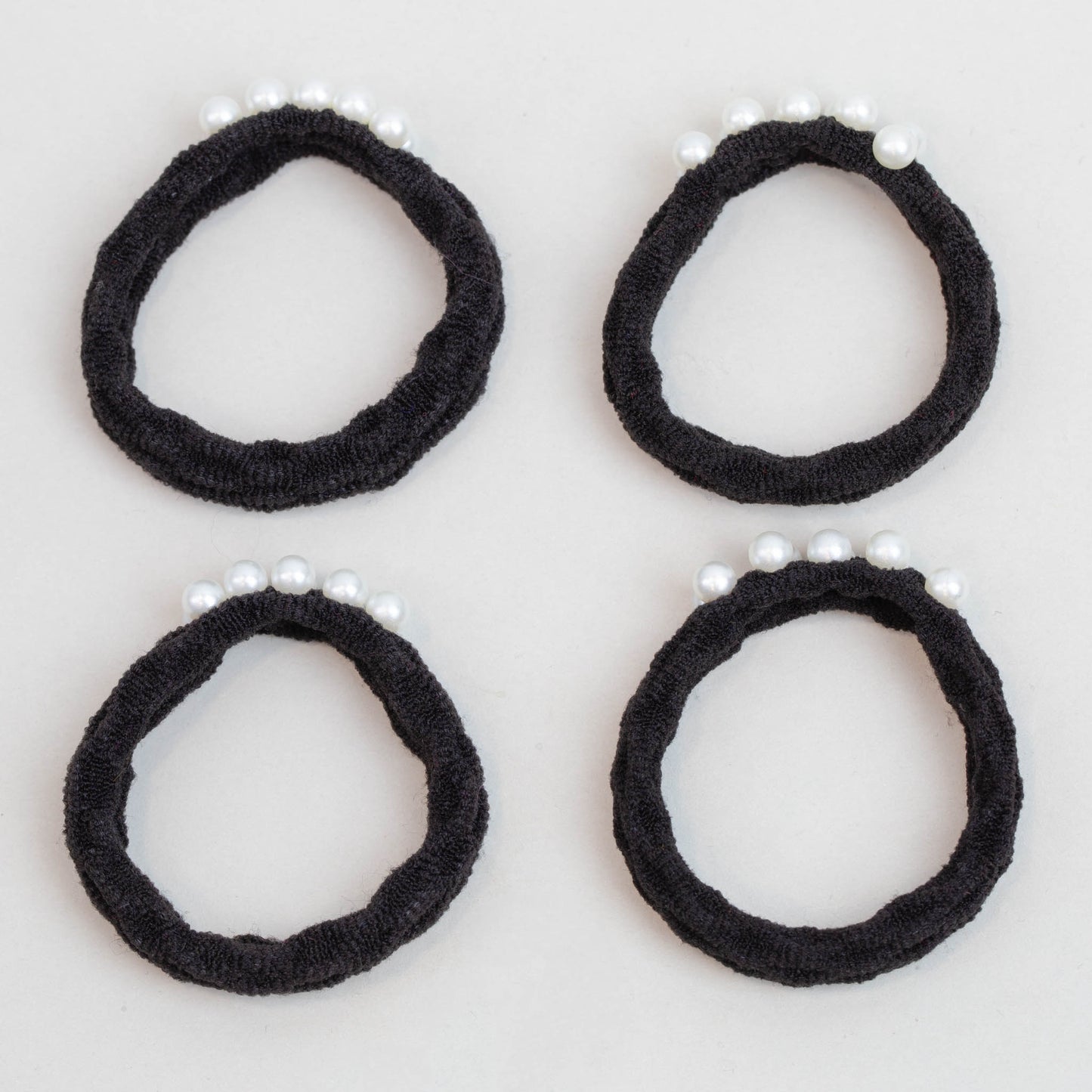Elastice de păr simple cu perle mici, grosime 1 + 0,6 cm, set 4 buc - Negru, Alb