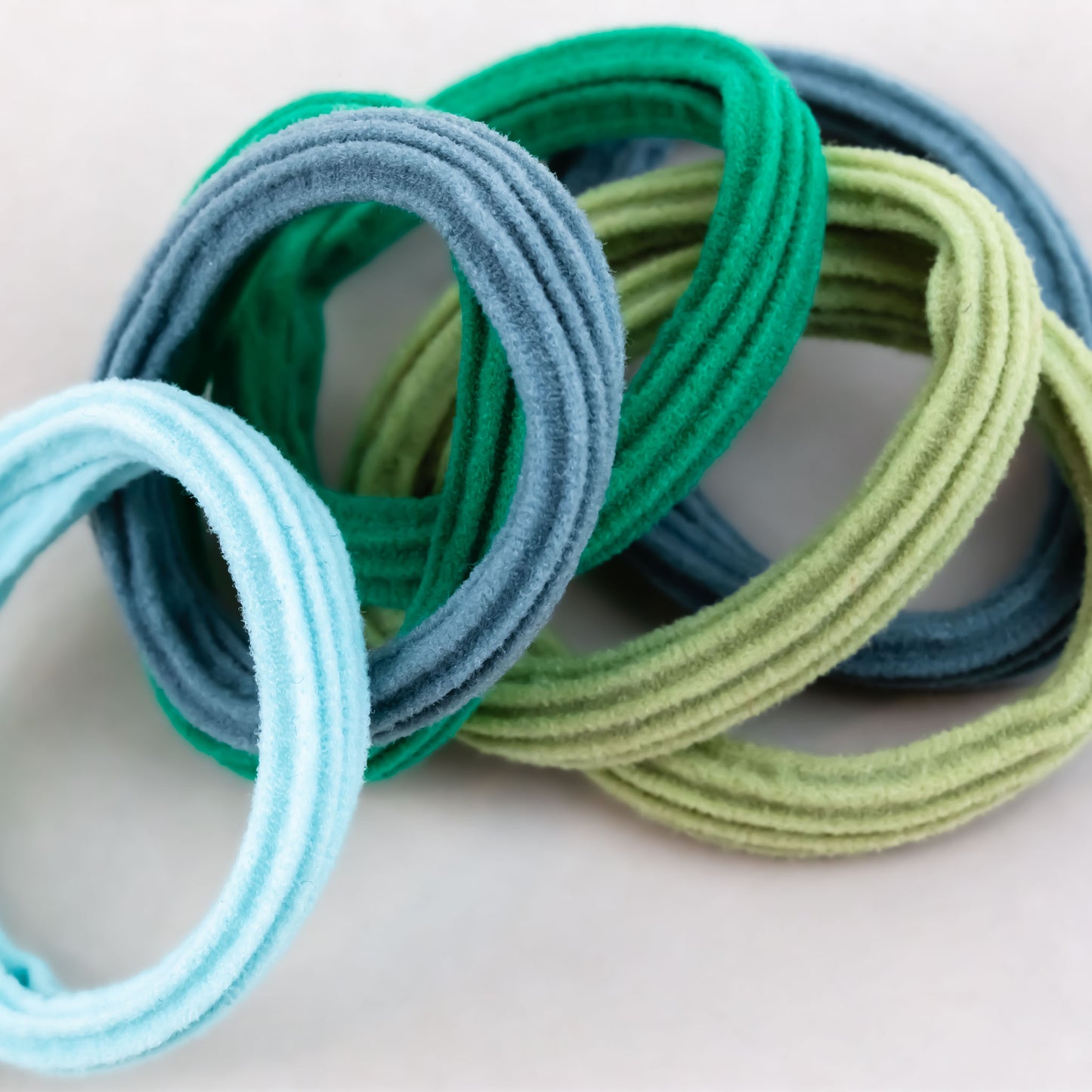 Elastice de păr simple și comode cu striații, grosime 0,7 cm, set 8 buc - Fresh Mix