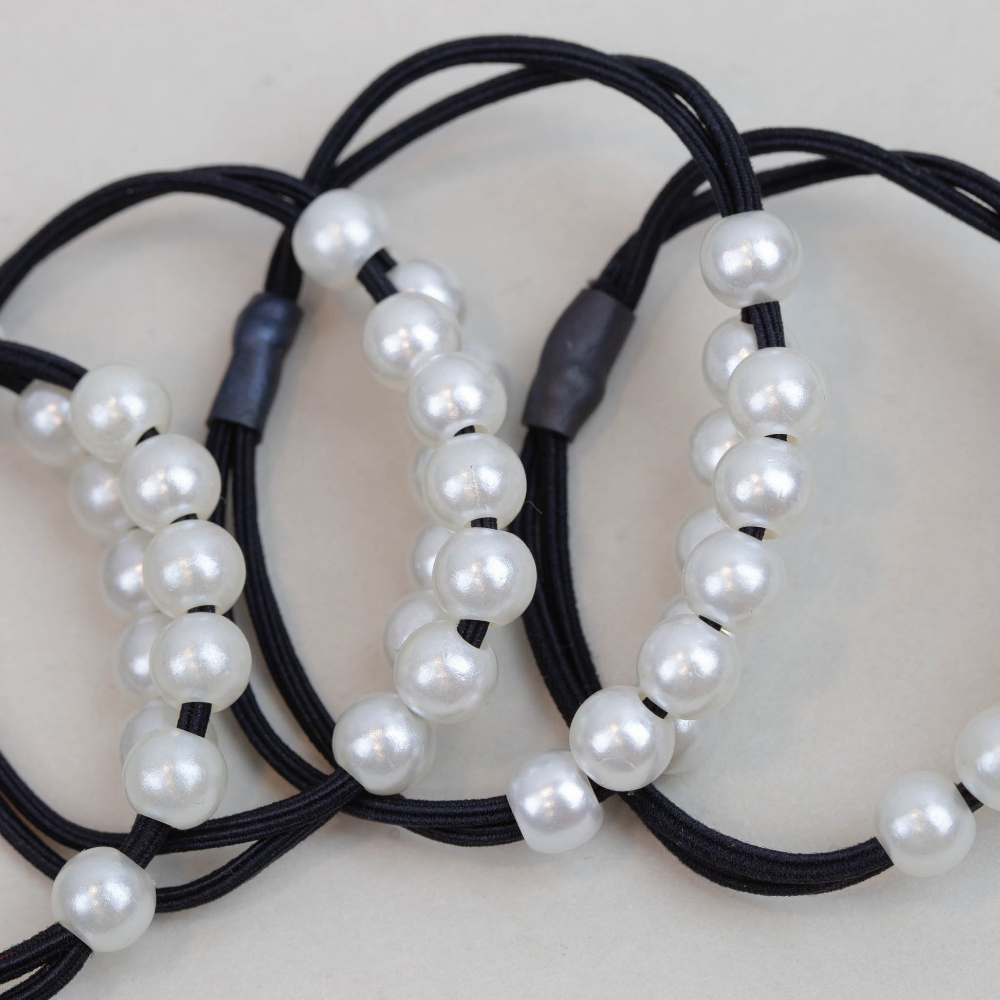 Elastice de păr subțiri cu perle, grosime 0,5 + 0,8 cm, set 4 buc - Negru, Alb