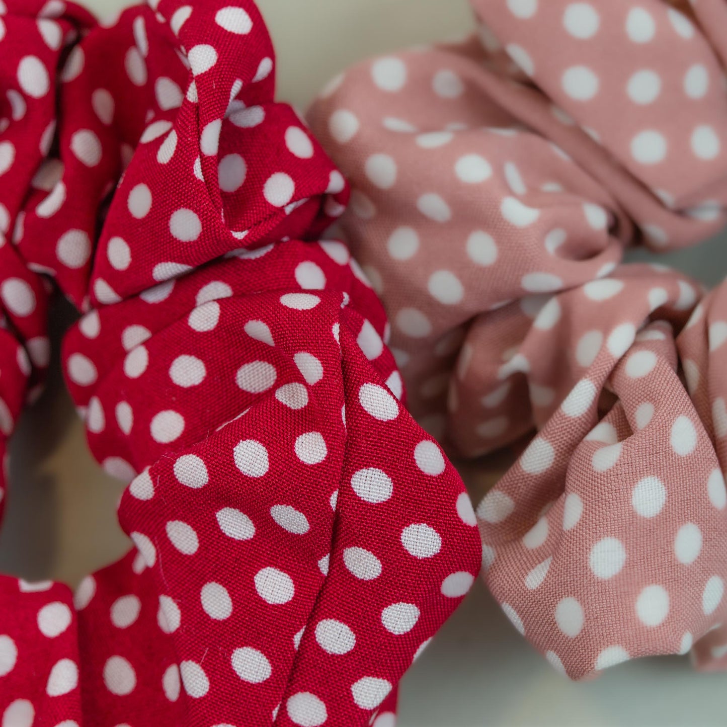 Elastice de păr tip scrunchie cu buline, grosime 4,5 cm, set 2 buc - Roz, Roșu