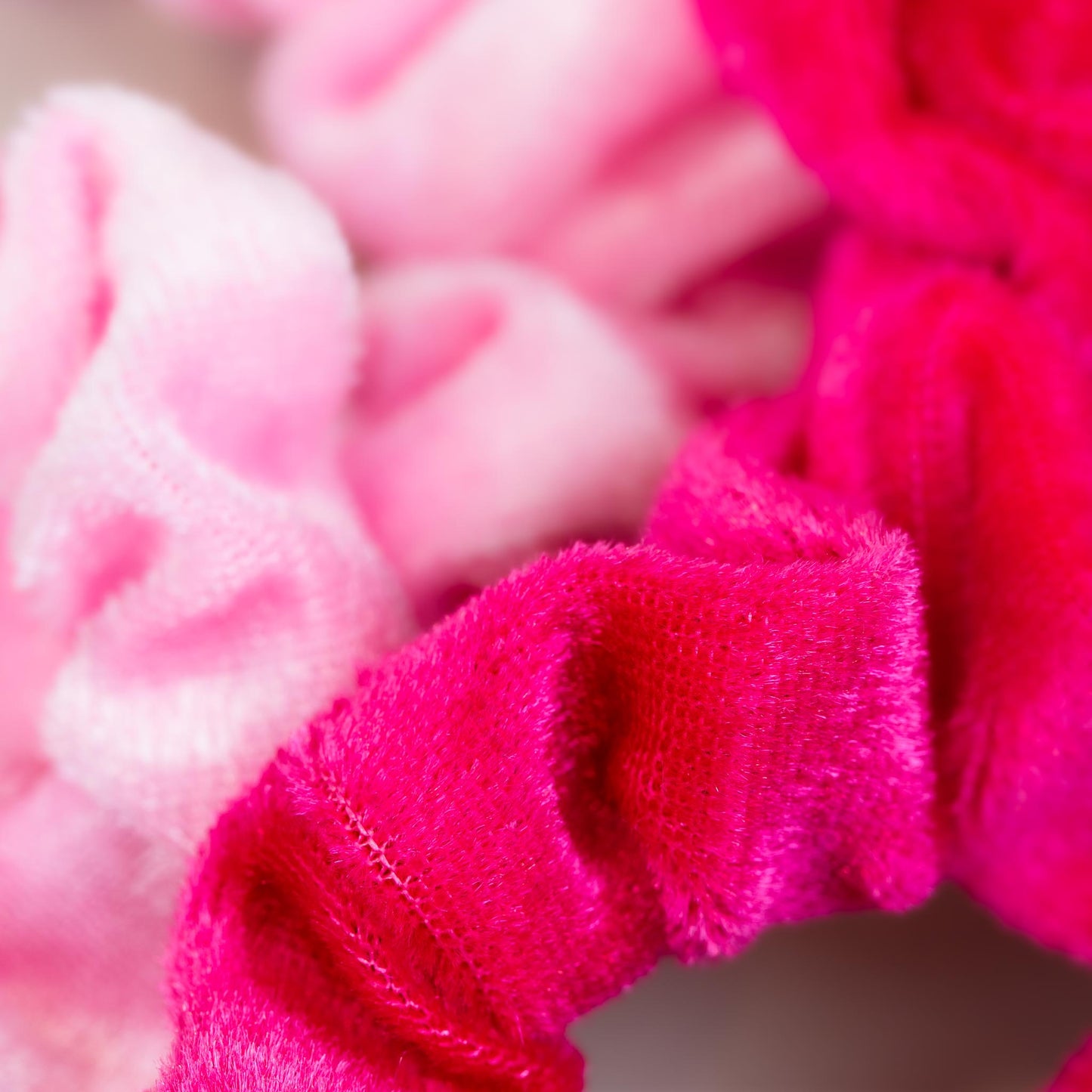 Elastice de păr tip scrunchie cu textură de catifea, grosime 2,5 cm, set 4 buc - Roz Mix