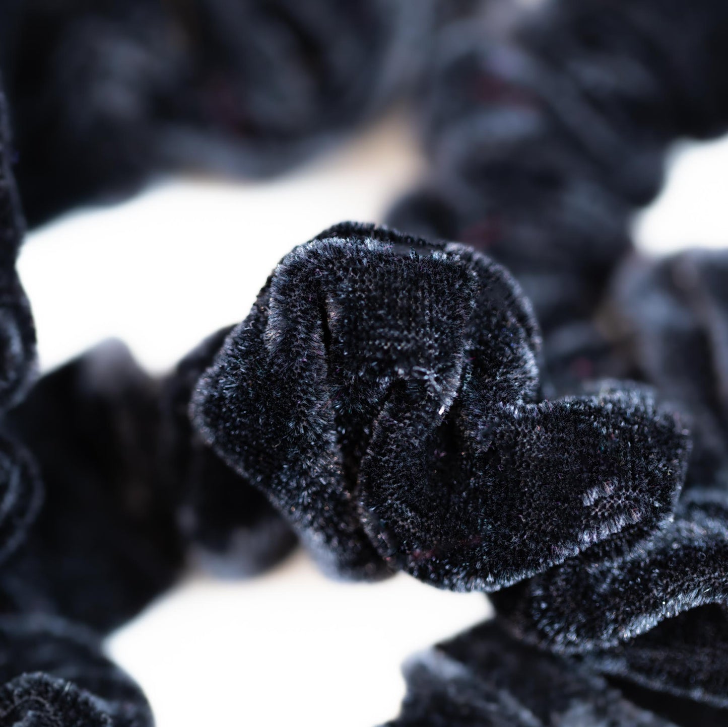Elastice de păr tip scrunchie cu textură fină de catifea, grosime 2,5 cm, set 4 buc - Negru