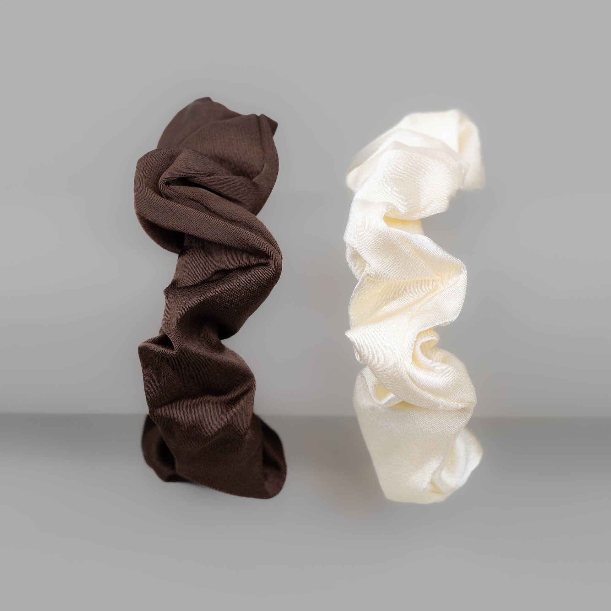 Elastice de păr tip scrunchie cu textură fină din satin, grosime 2 cm, set 2 buc - Chocolate Mix