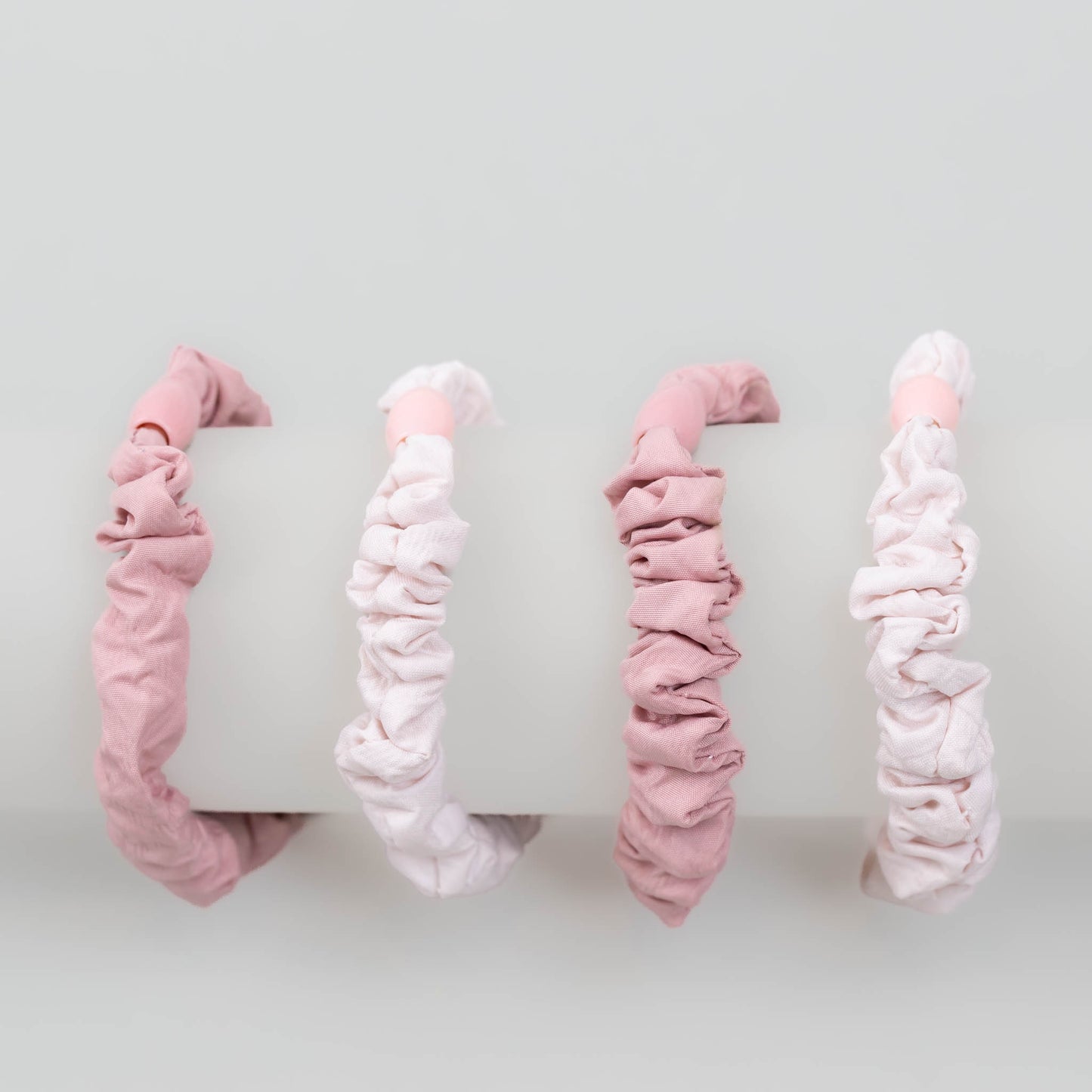 Elastice de păr tip scrunchie cu textură încrețită, grosime 1,5 cm, set 4 buc - Roz Pudrat