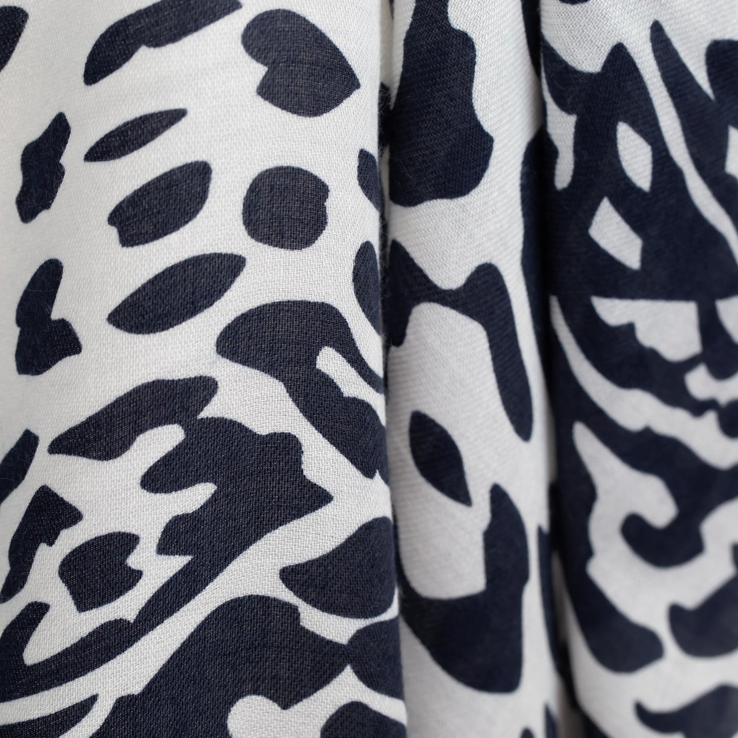 Eșarfă comodă cu animal print și degrade cioco, 175 x 95 cm