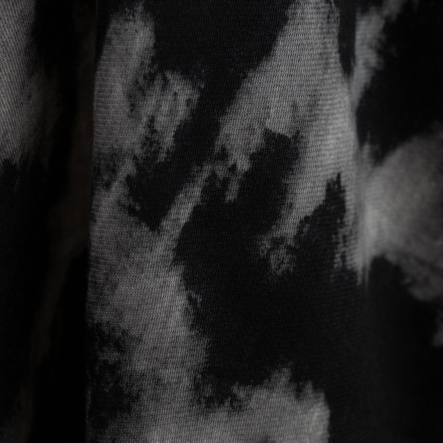 Eșarfă comodă cu imprimeu camo garage, 180 x 90 cm - Gri