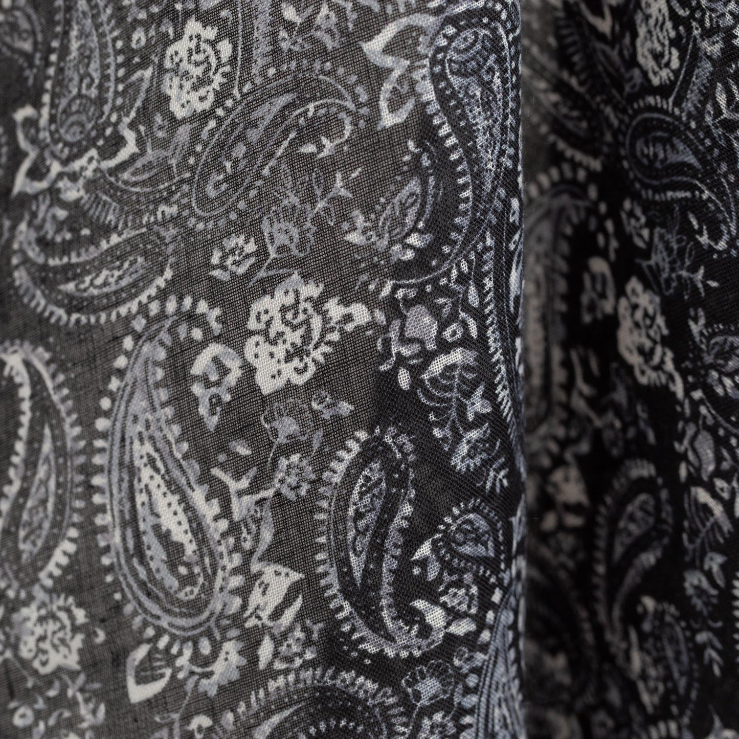 Eșarfă comodă cu imprimeu paisley, 185 x 80 cm - Negru Alb