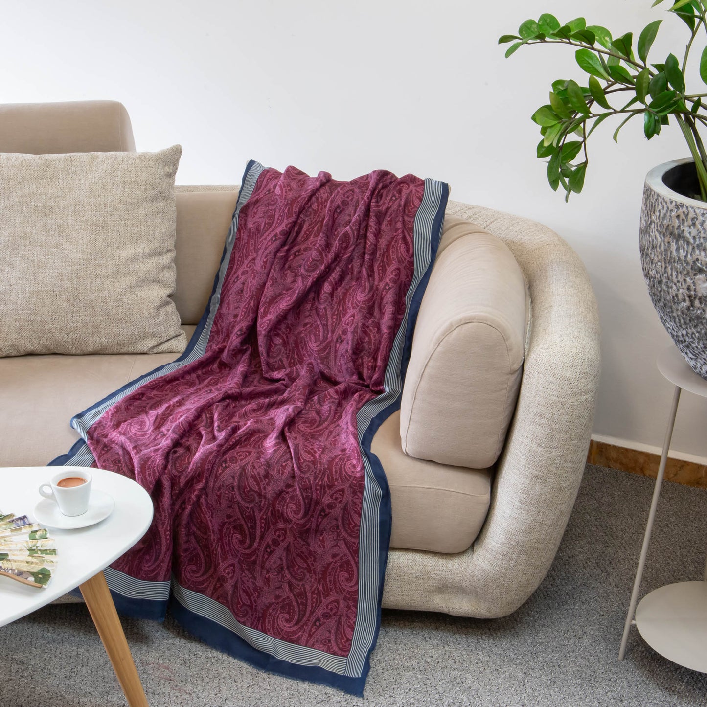 Eșarfă comodă cu imprimeu paisley magenta, 180 x 90 cm