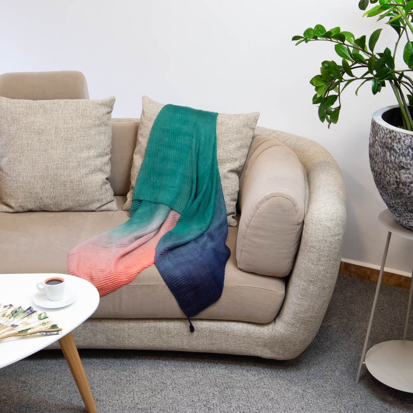 Eșarfă comodă și aerată cu degrade multicolor, 205 x 70 cm - Verde Flamingo