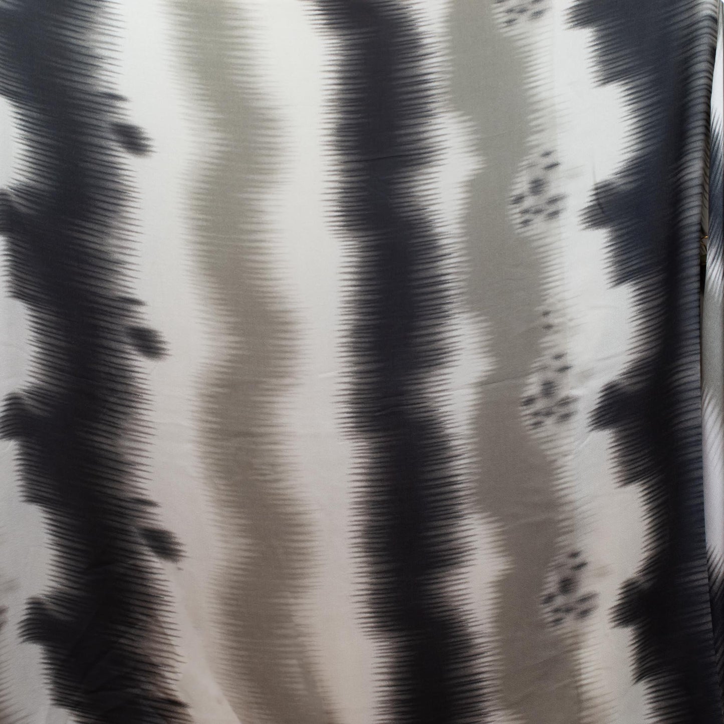 Eșarfă comodă și aerată cu imprimeu psy, 180 x 85 cm - Negru Gri