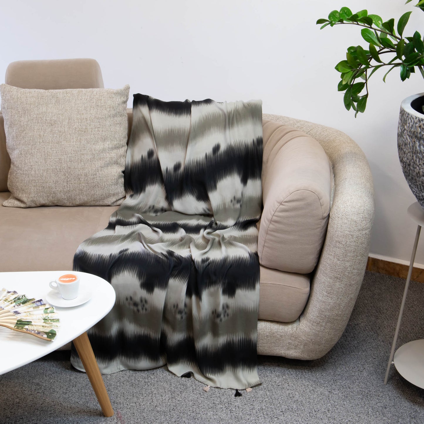 Eșarfă comodă și aerată cu imprimeu psy, 180 x 85 cm - Negru Gri