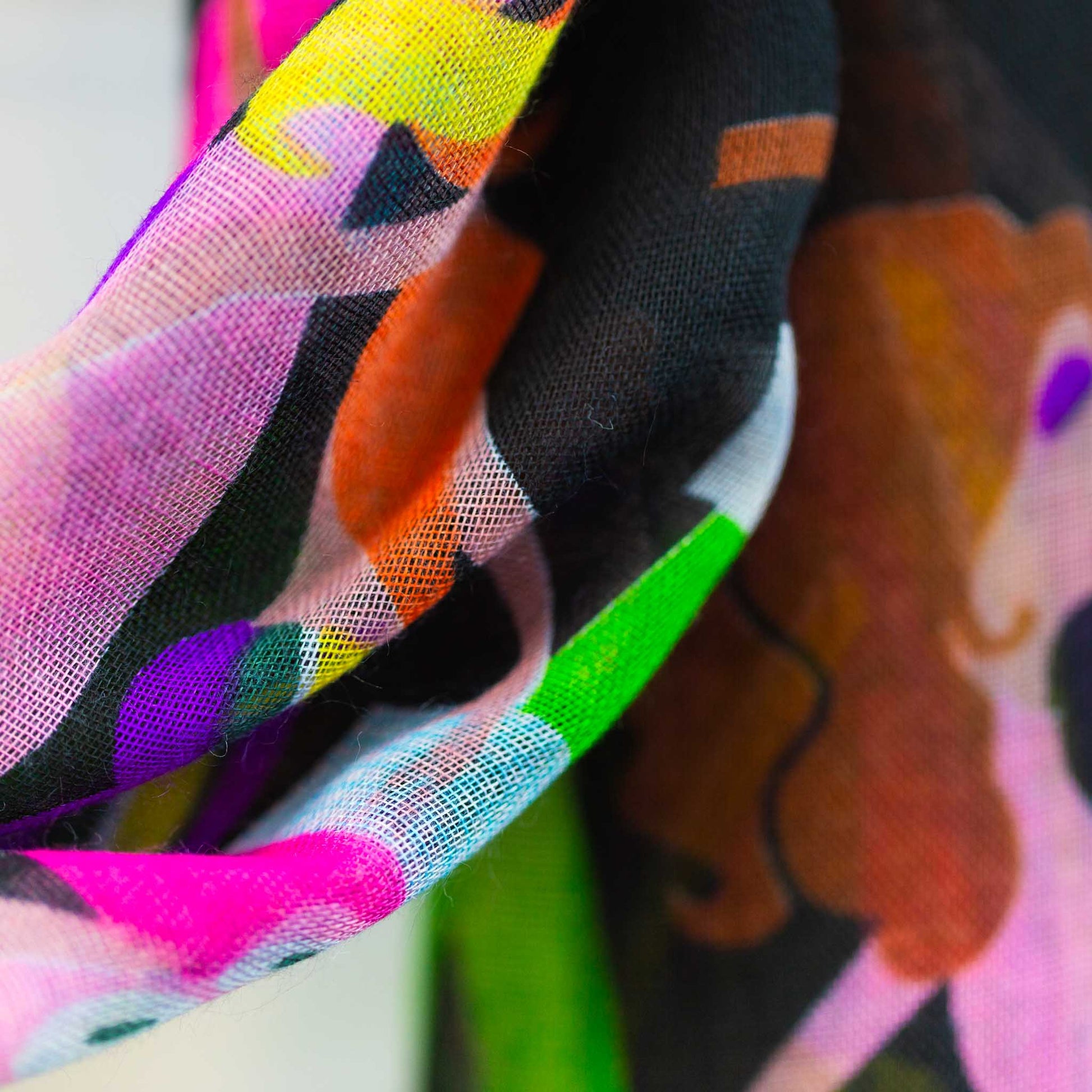 Eșarfă damă cu imprimeu freedom fashion, 100 x 45 cm - Negru, Multicolor