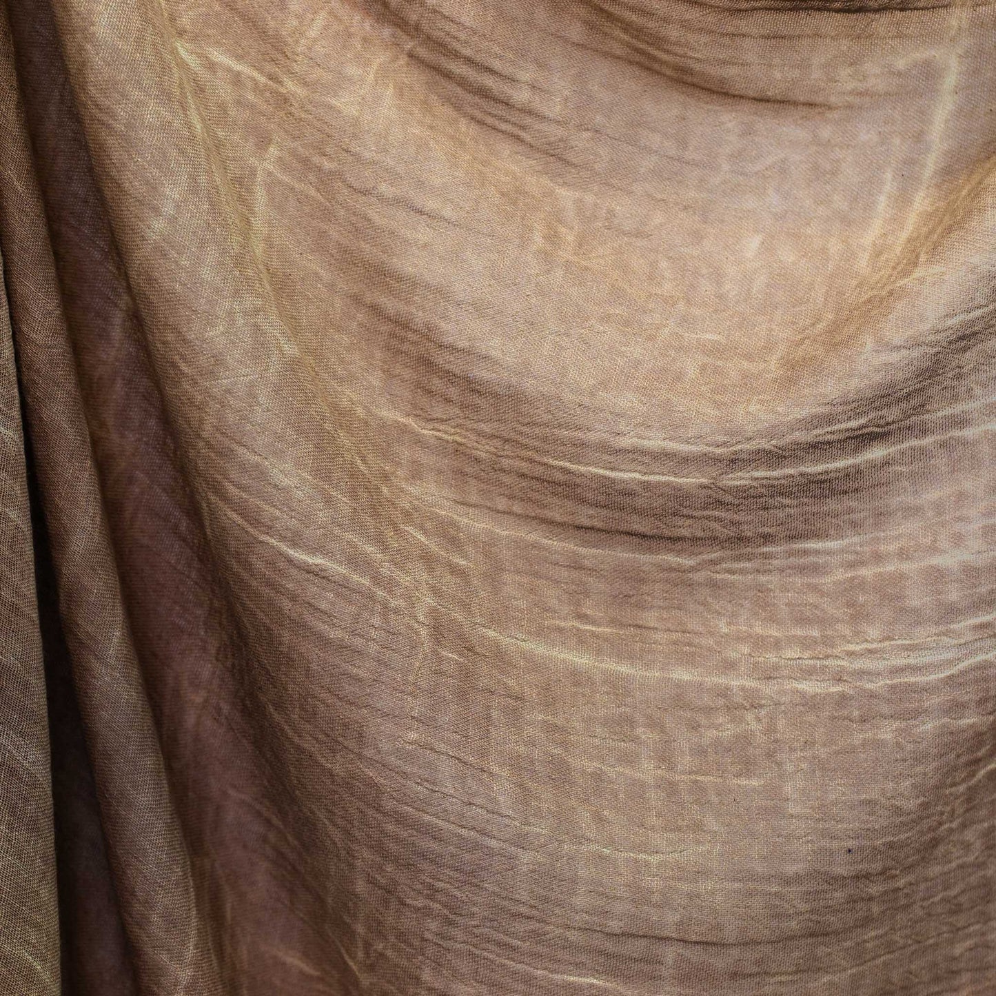 Eșarfă damă cu textură creponată și franjuri, 180 x 100 cm - Maro