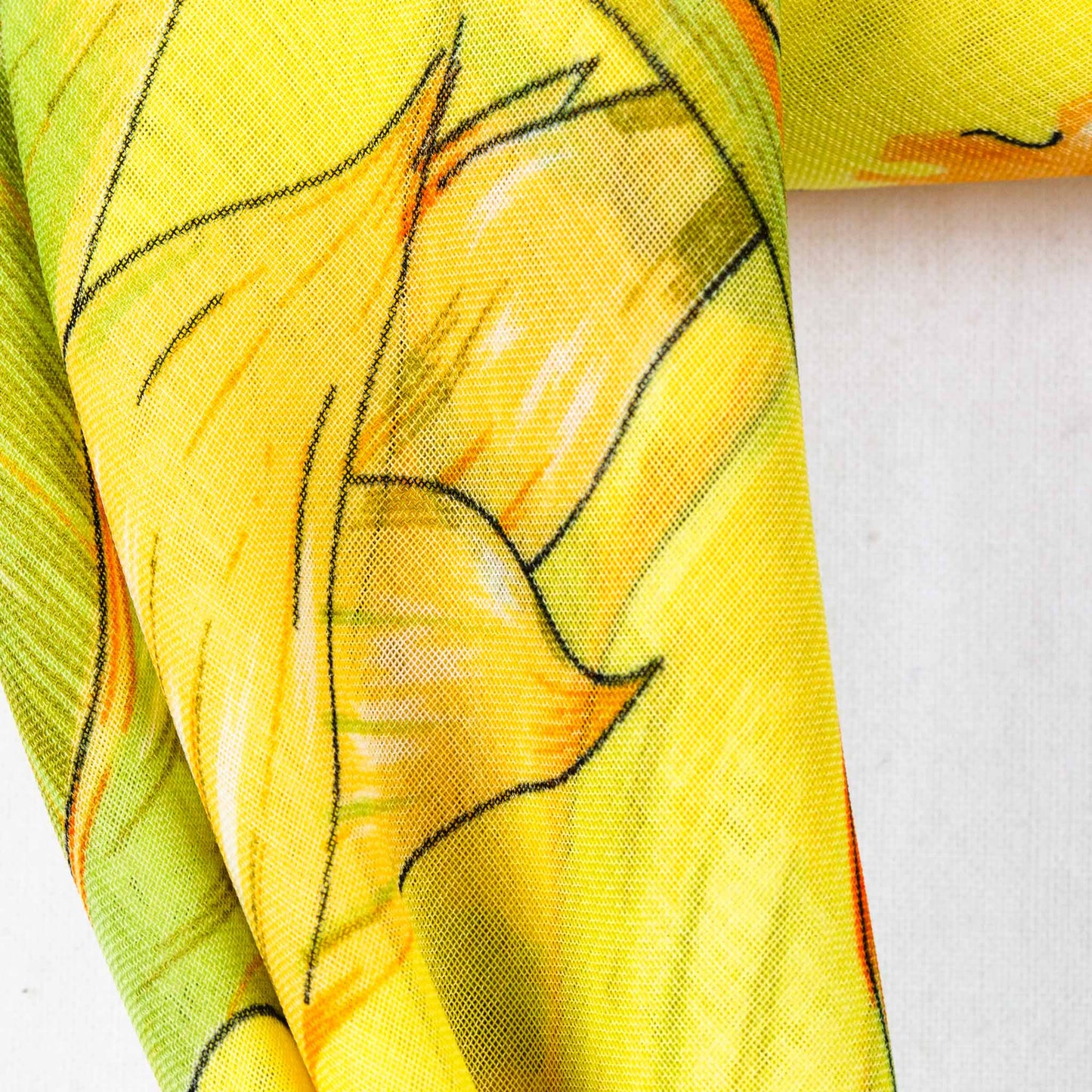 Eșarfă damă din mătase , imprimeu cu floare mare și fluturi, 65 x 65 cm - Galben