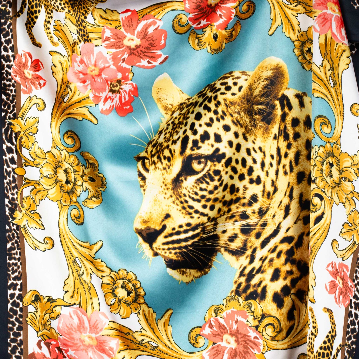 Eșarfă damă din satin cu imprimeu leopard portret, 70 x 70 cm - Wild Vibes