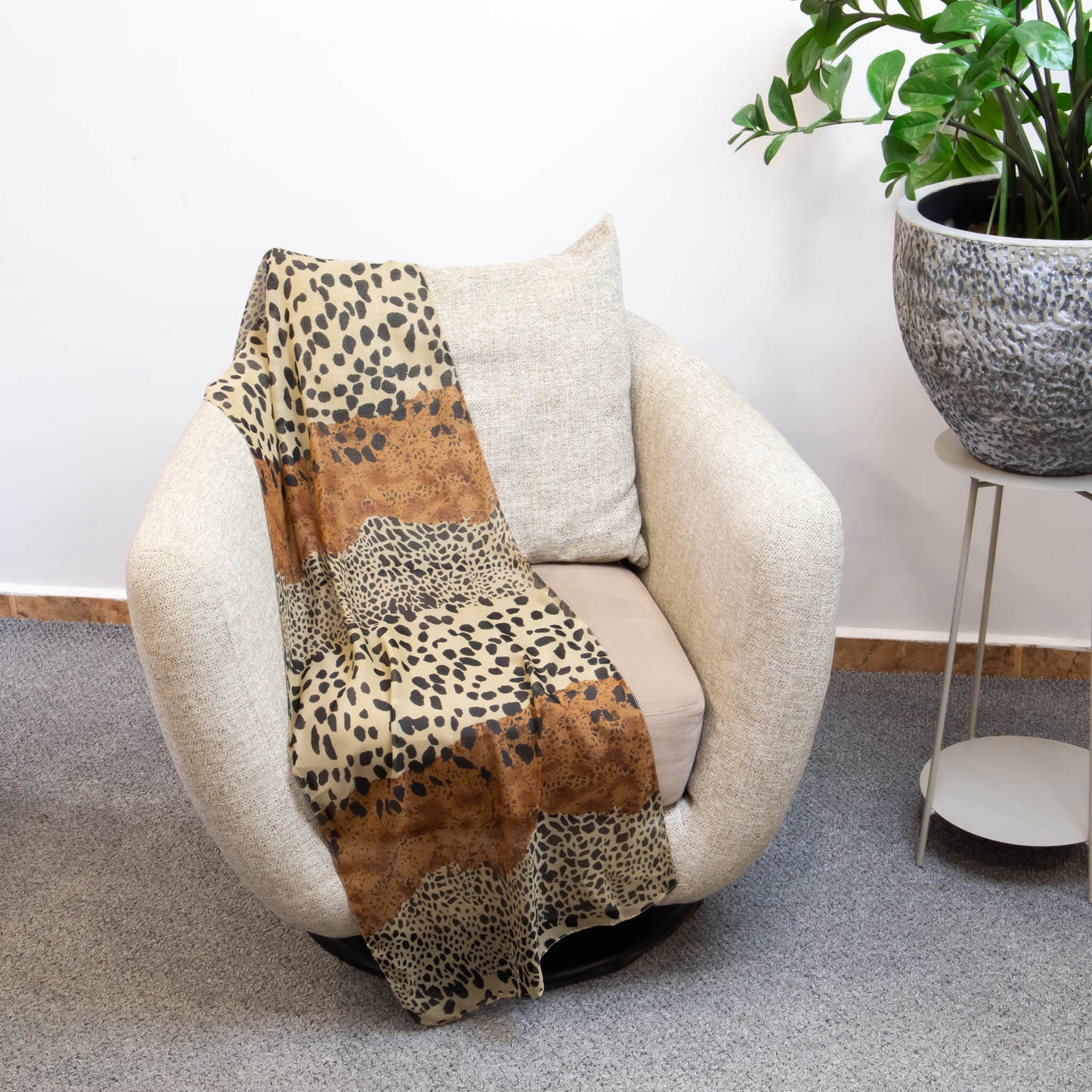 Eșarfă fină cu efect de mătase, imprimeu animal print Wilma, 150 x 45 cm