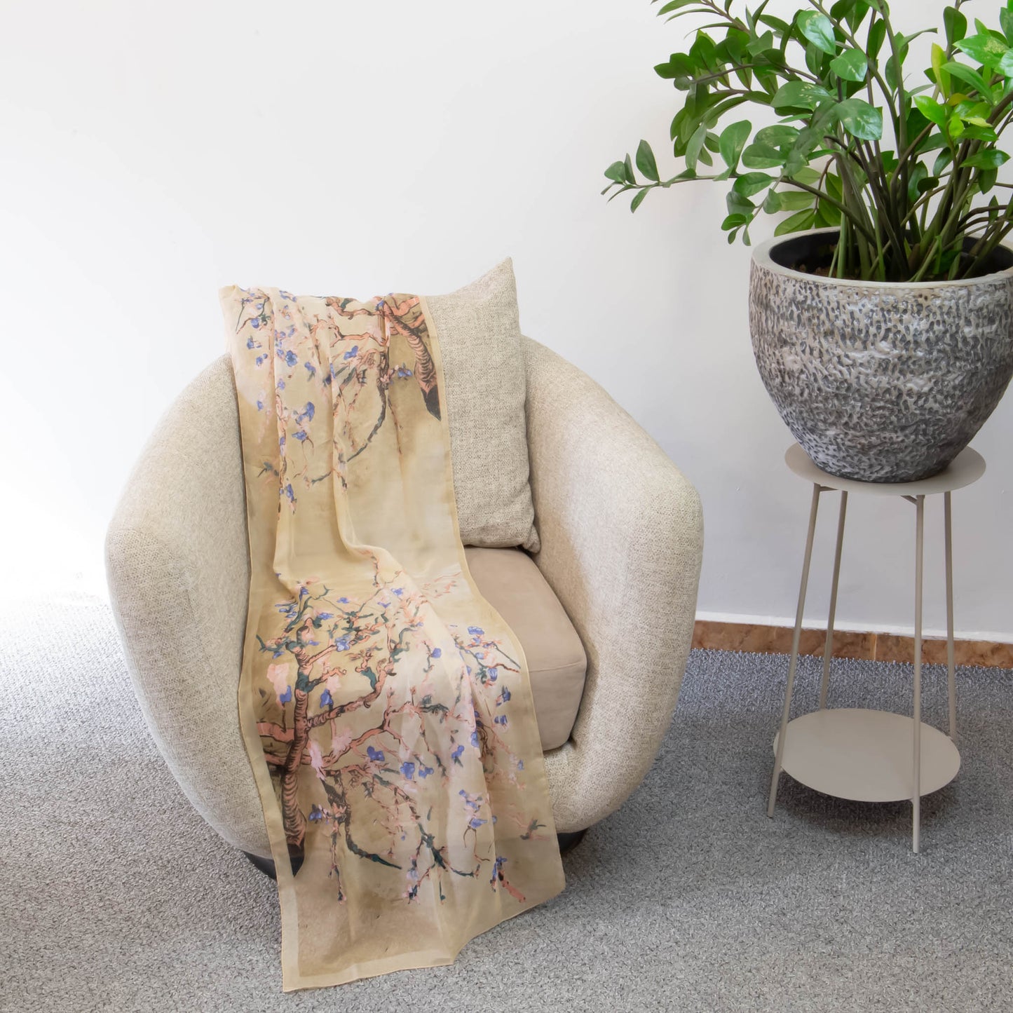 Eșarfă fină cu efect de mătase, imprimeu copac înflorit, 150 x 45 cm - Bej