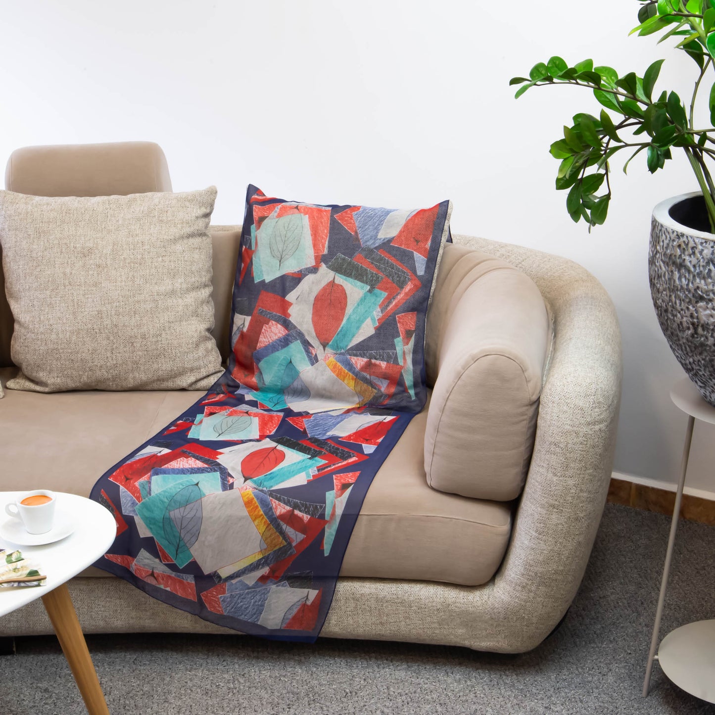 Eșarfă fină cu efect de mătase, imprimeu cu frunze și secțiuni colorate, 150 x 45 cm - Roșu Albastru