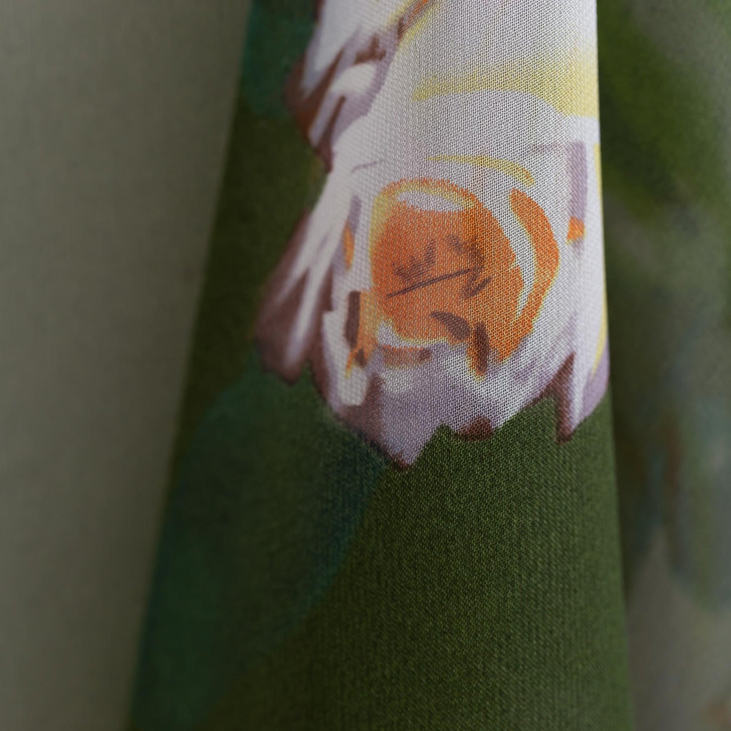 Eșarfă fină cu efect de mătase, imprimeu cu trandafiri classy, 160 x 50 cm - Verde