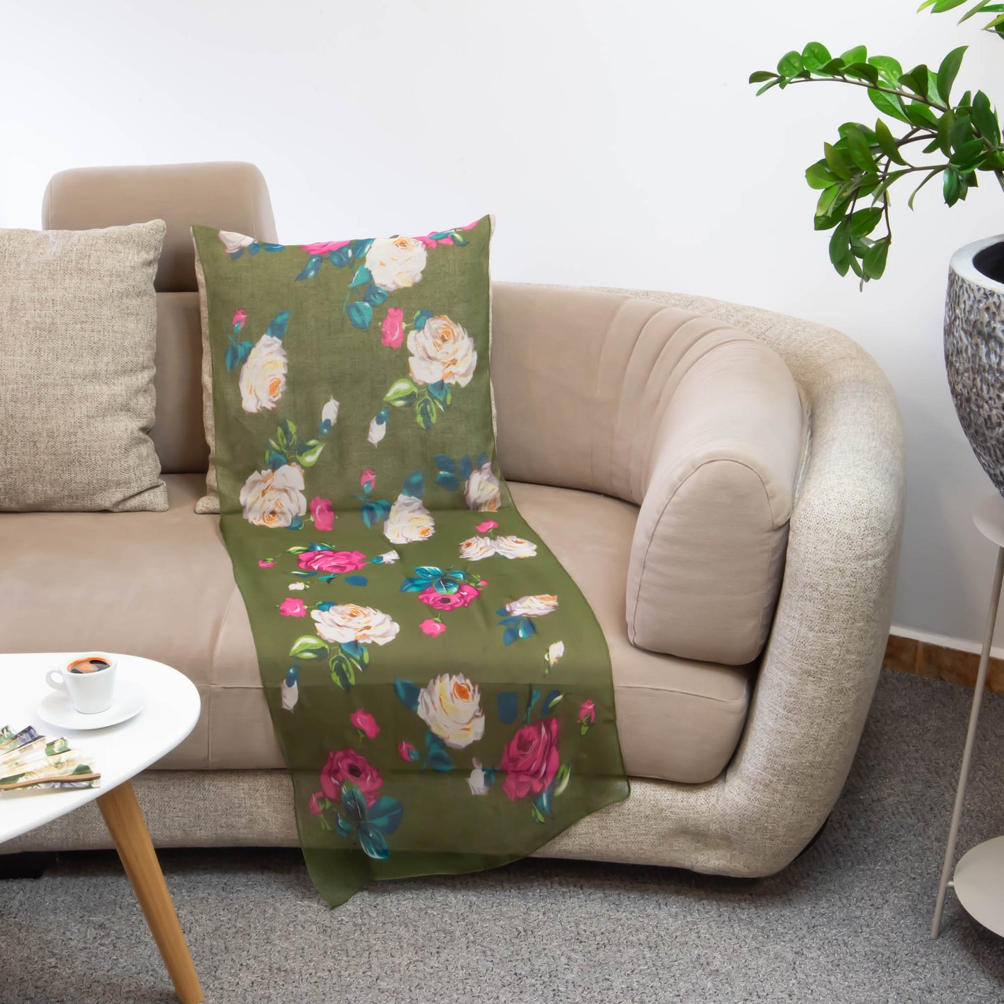 Eșarfă fină cu efect de mătase, imprimeu cu trandafiri classy, 160 x 50 cm - Verde