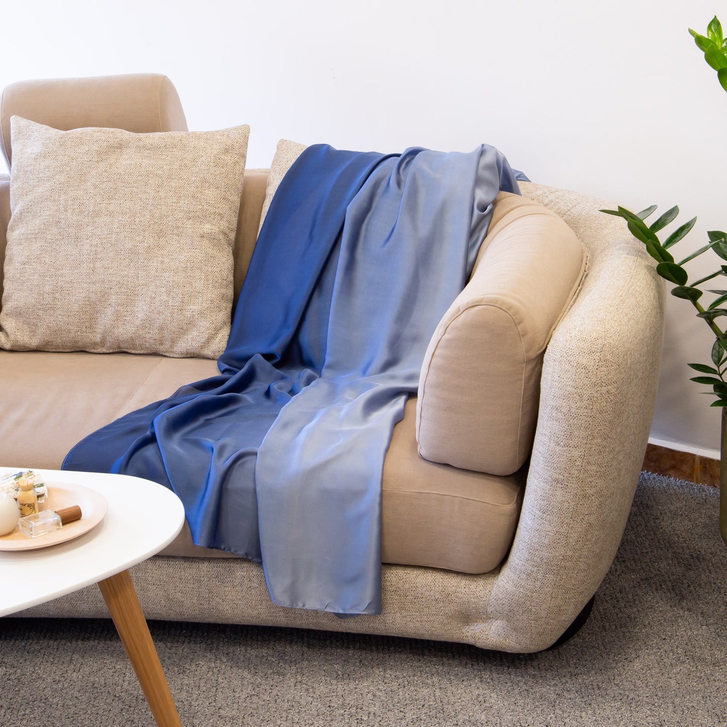 Eșarfă fină și deosebită cu efect mătase, albastru degrade, 185 x 90 cm