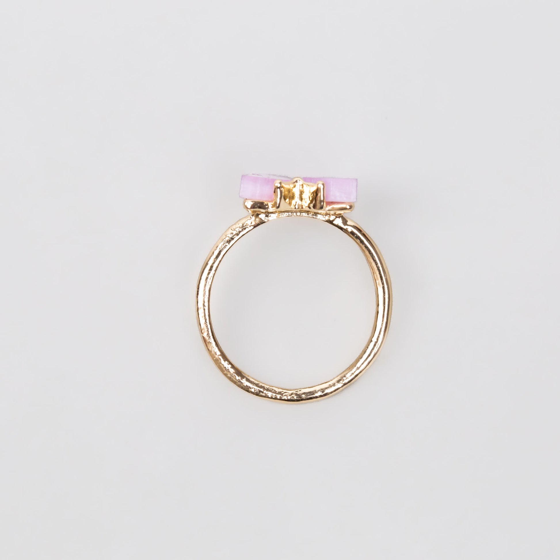 Inel auriu cu pietre sidefate în formă de fluture - Roz