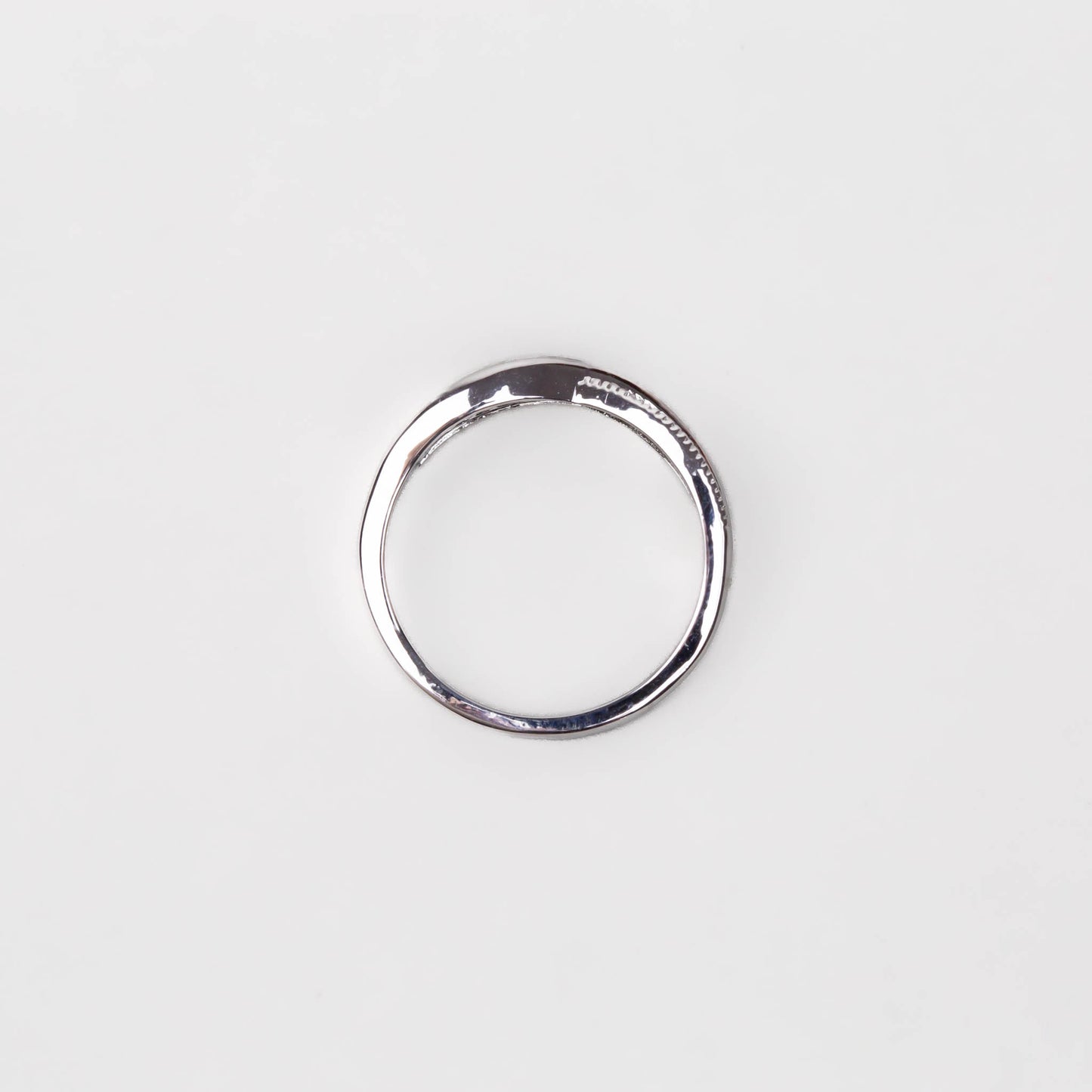 Inel cu ondulații și ștrasuri - Argintiu