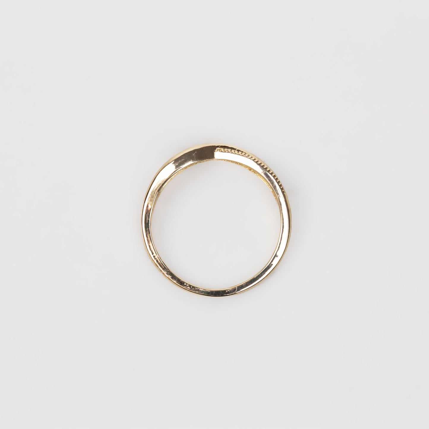 Inel cu ondulații și ștrasuri - Auriu