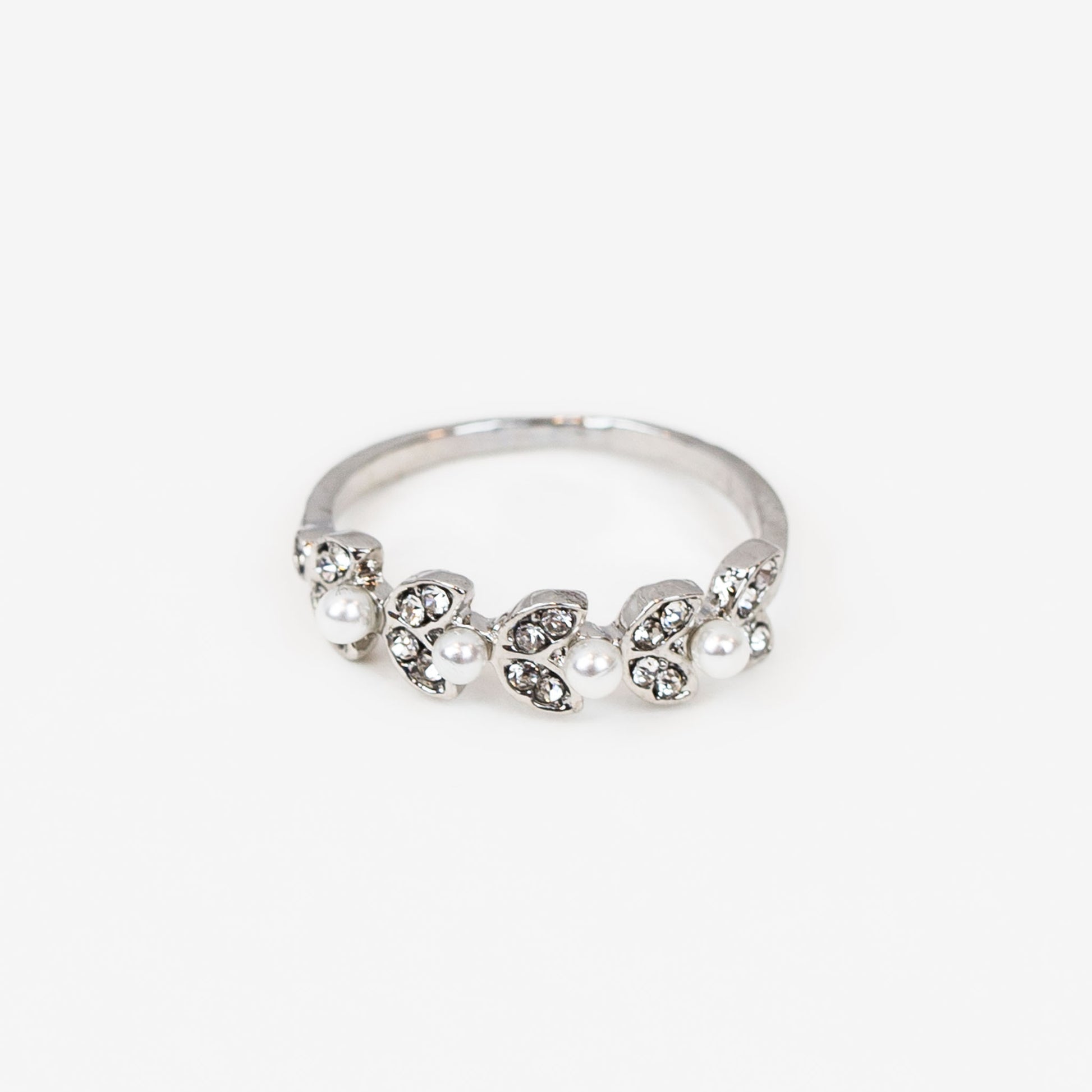 Inel cu perle mici delicate și ștrasuri - Argintiu