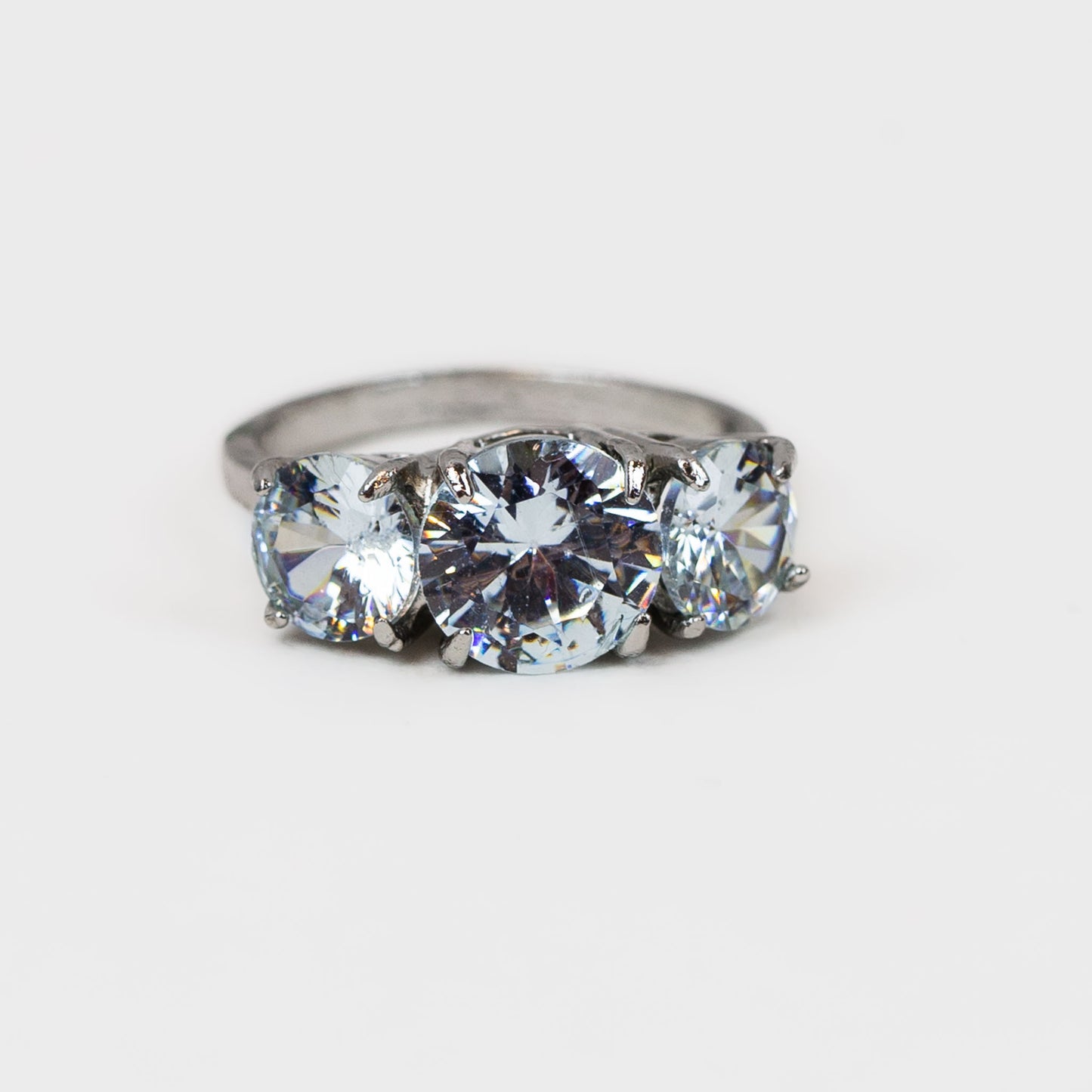 Inel cu pietre mari strălucitoare - Argintiu