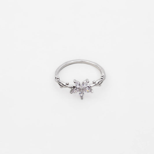 Inel delicat cu floare și pietre strălucitoare - Argintiu