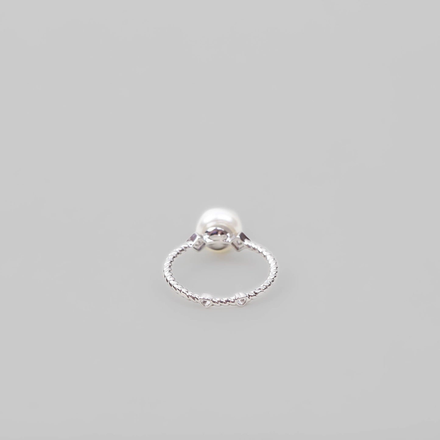 Inel spiralat delicat cu perlă și pietre discrete - Argintiu