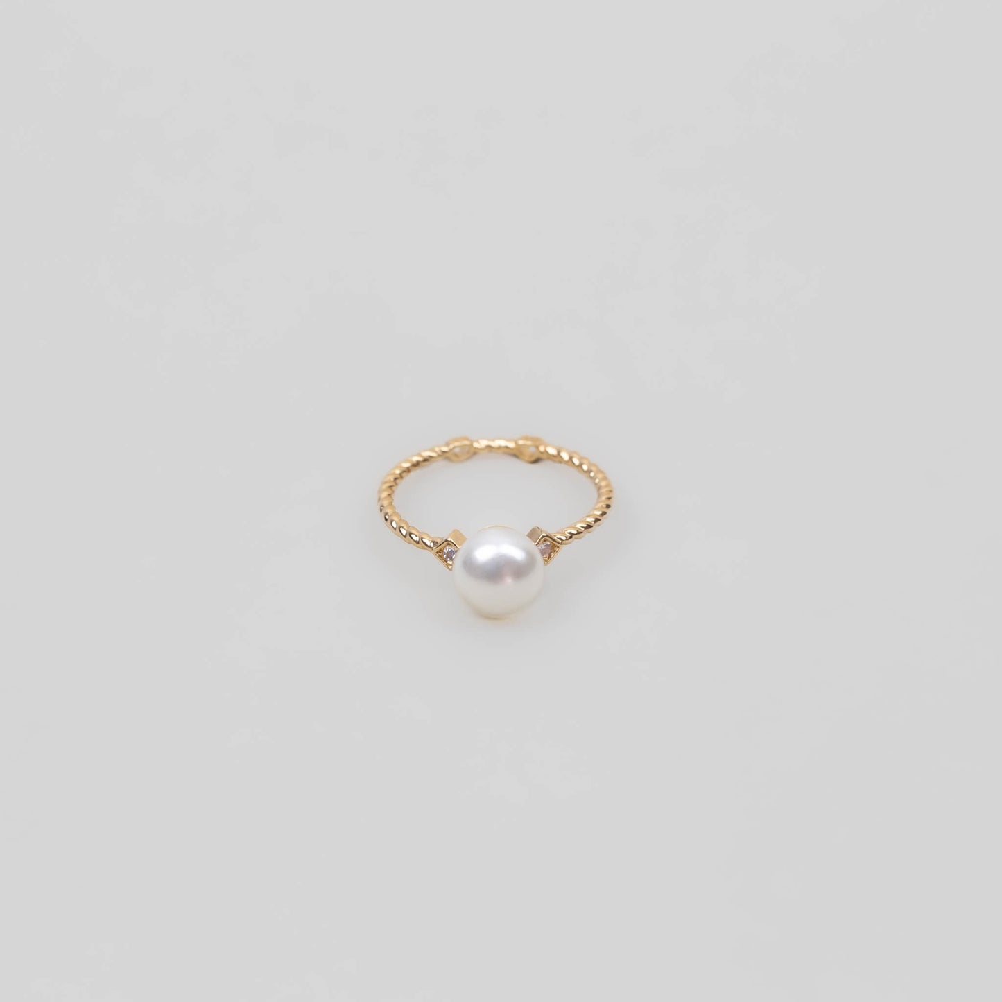 Inel spiralat delicat cu perlă și pietre strălucitoare - Auriu