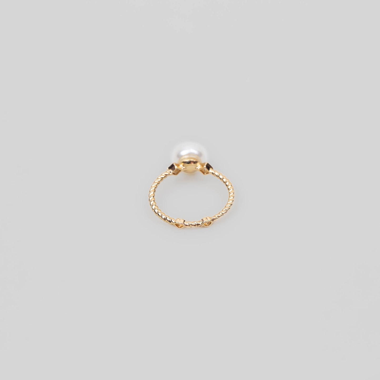 Inel spiralat delicat cu perlă și pietre strălucitoare - Auriu