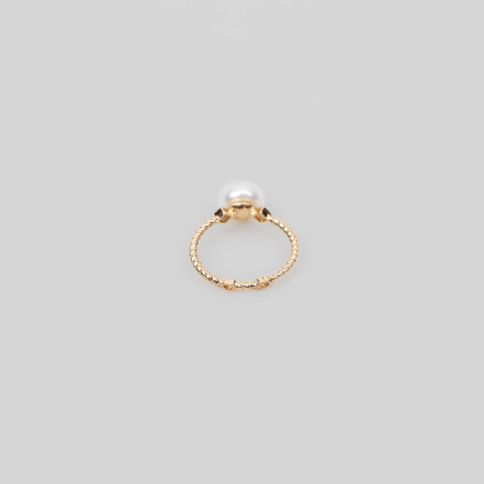 Inel spiralat delicat cu perlă și pietre strălucitoare - Auriu