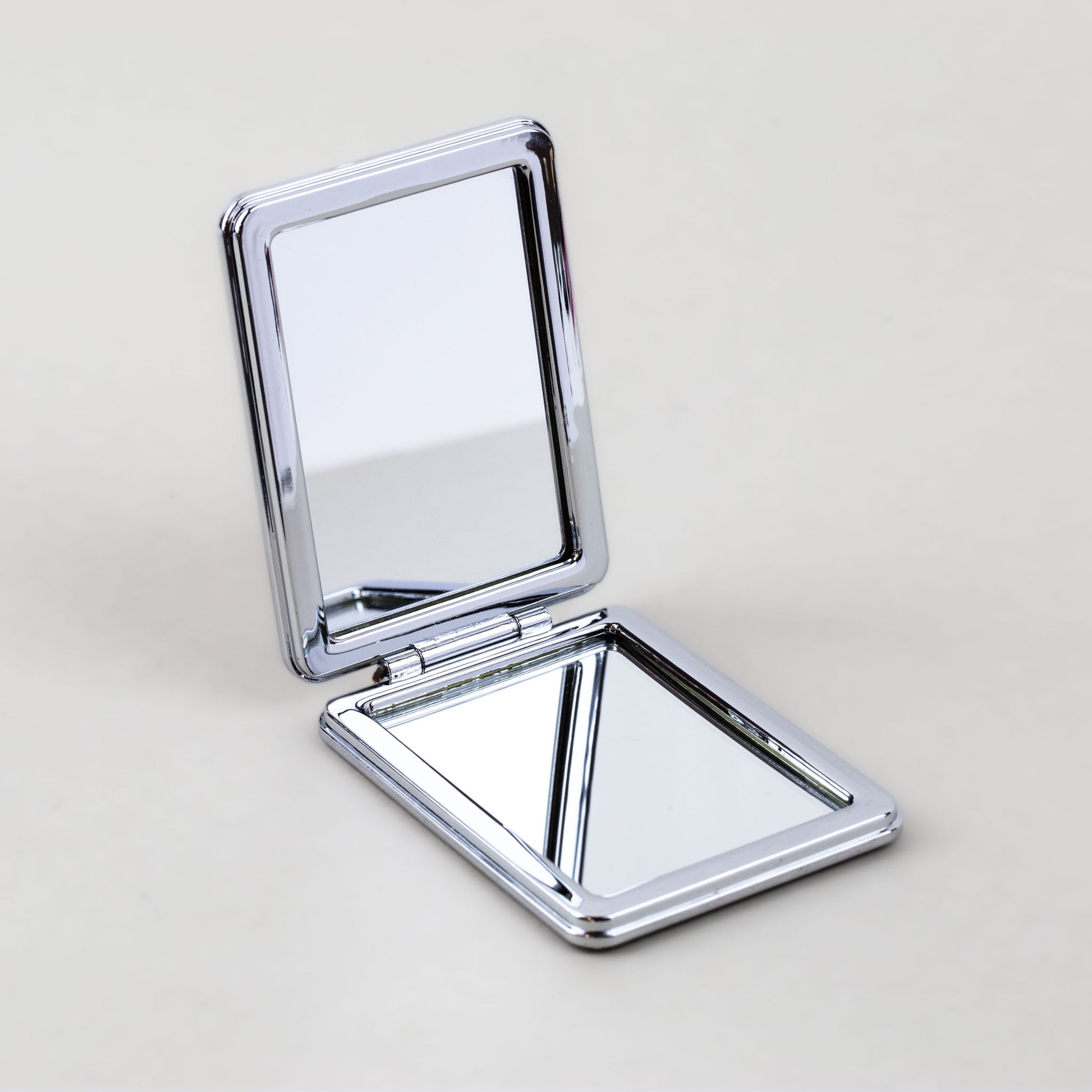Oglindă de poșetă cu formă dreptunghiulară și imprimeu cu pisici pofticioase - Paws