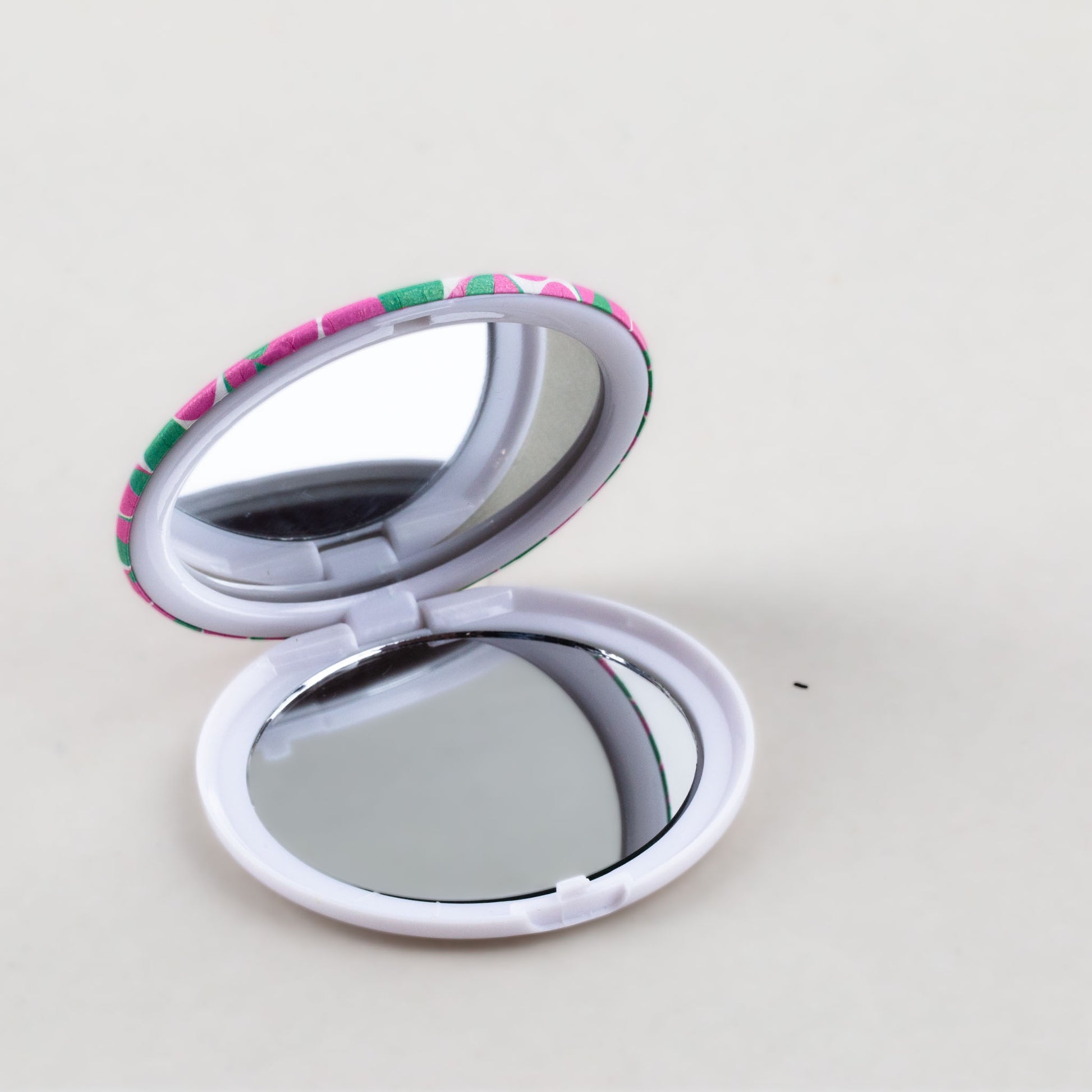 Oglindă de poșetă, formă rotundă cu 2 părți, model hearts - Colorful