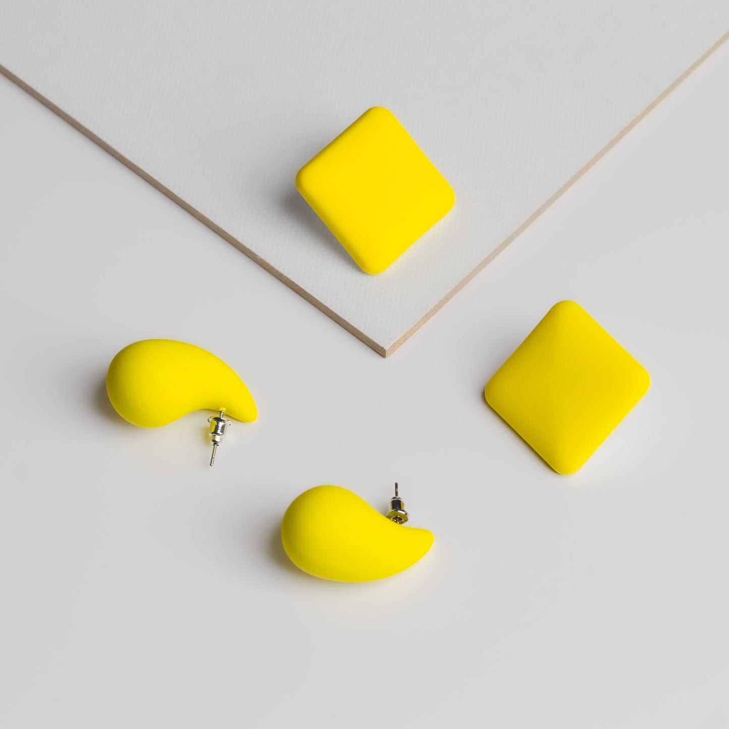 Set cercei buton slim & mochi cu textură de silicon, 2 perechi - Galben