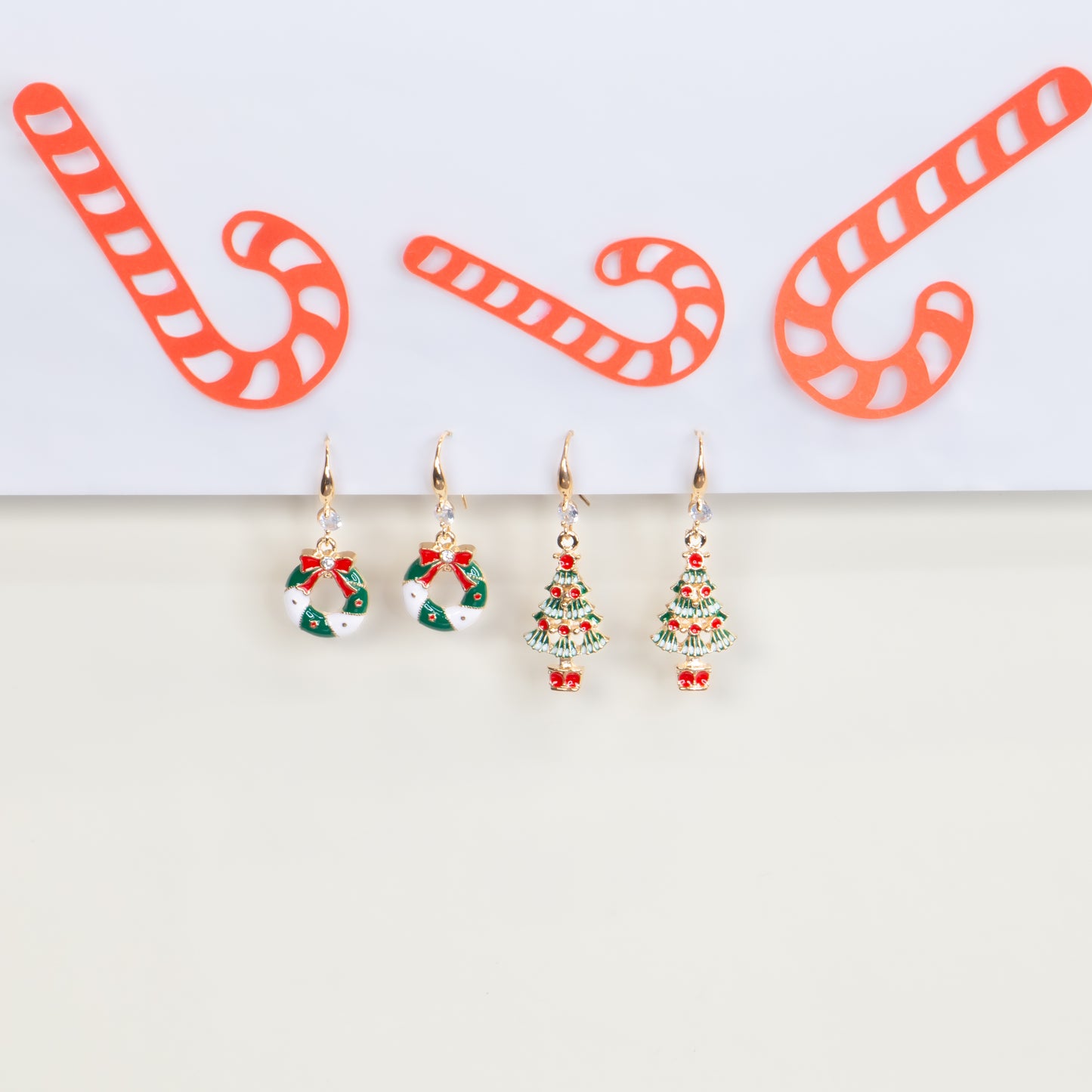 Set cercei cu motive de Crăciun Festive Cuties Duo, 2 perechi - Alb, Verde, Roșu