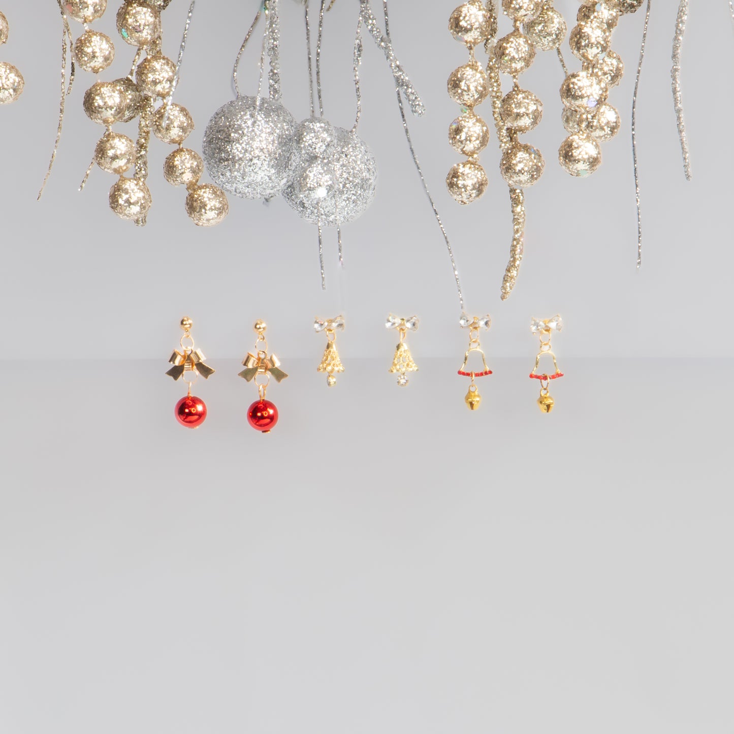 Set cercei cu motive de Crăciun Merry Bells, 3 perechi - Roșu, Auriu