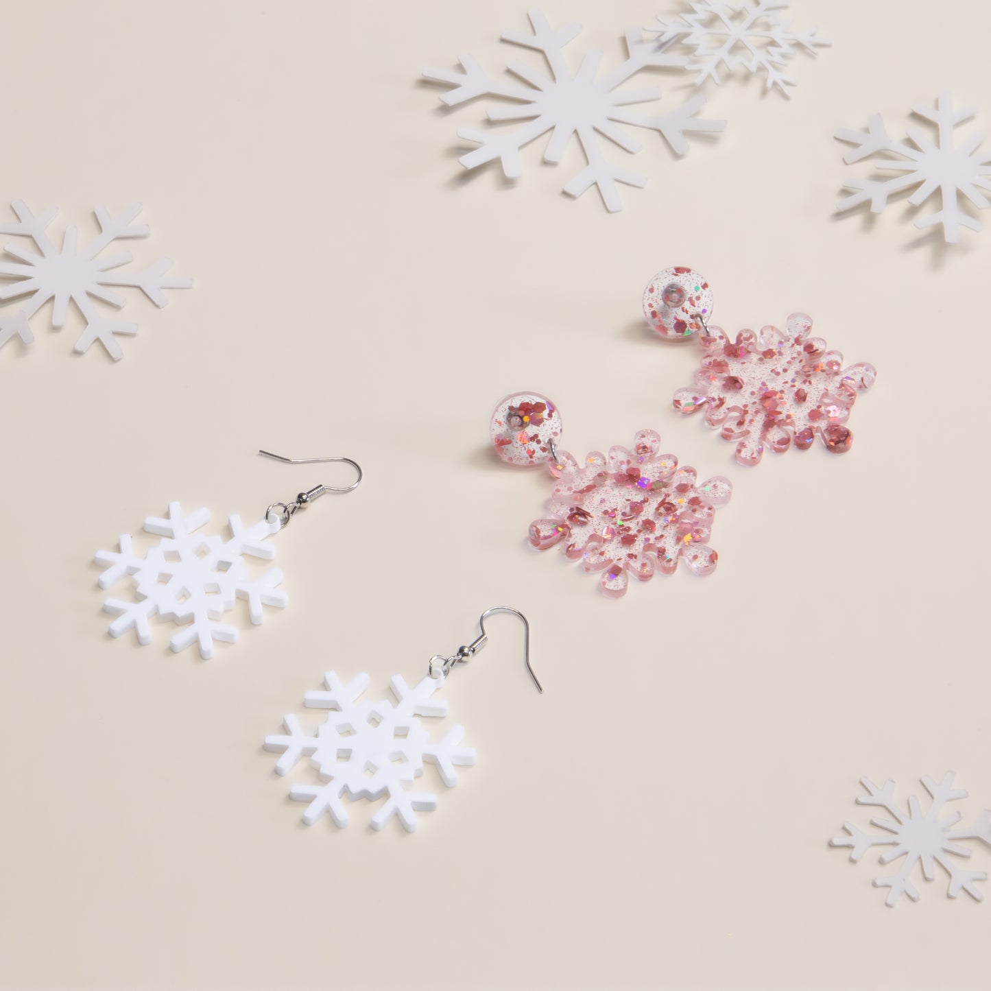 Set cercei cu motive de Crăciun Snowflake Duo, 2 perechi - Alb, Roz