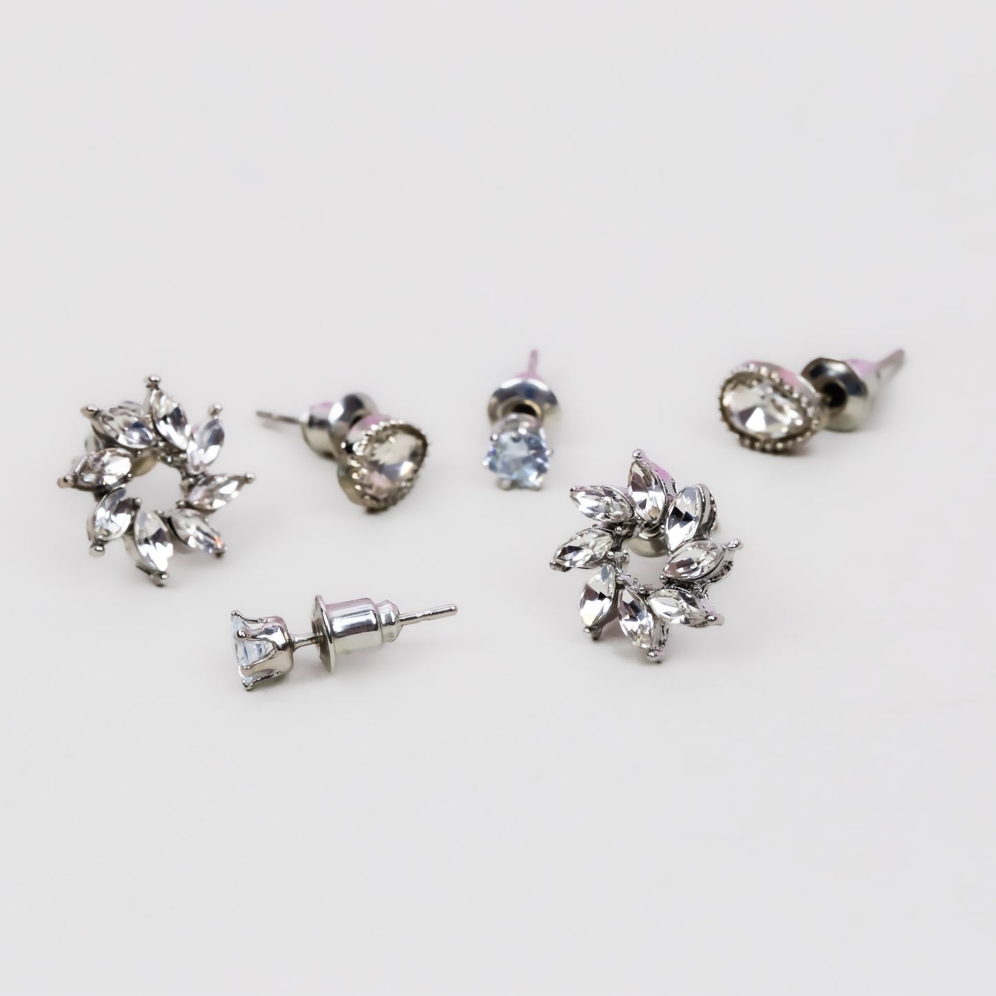 Set cercei mici argintii cu forme delicate, 3 perechi