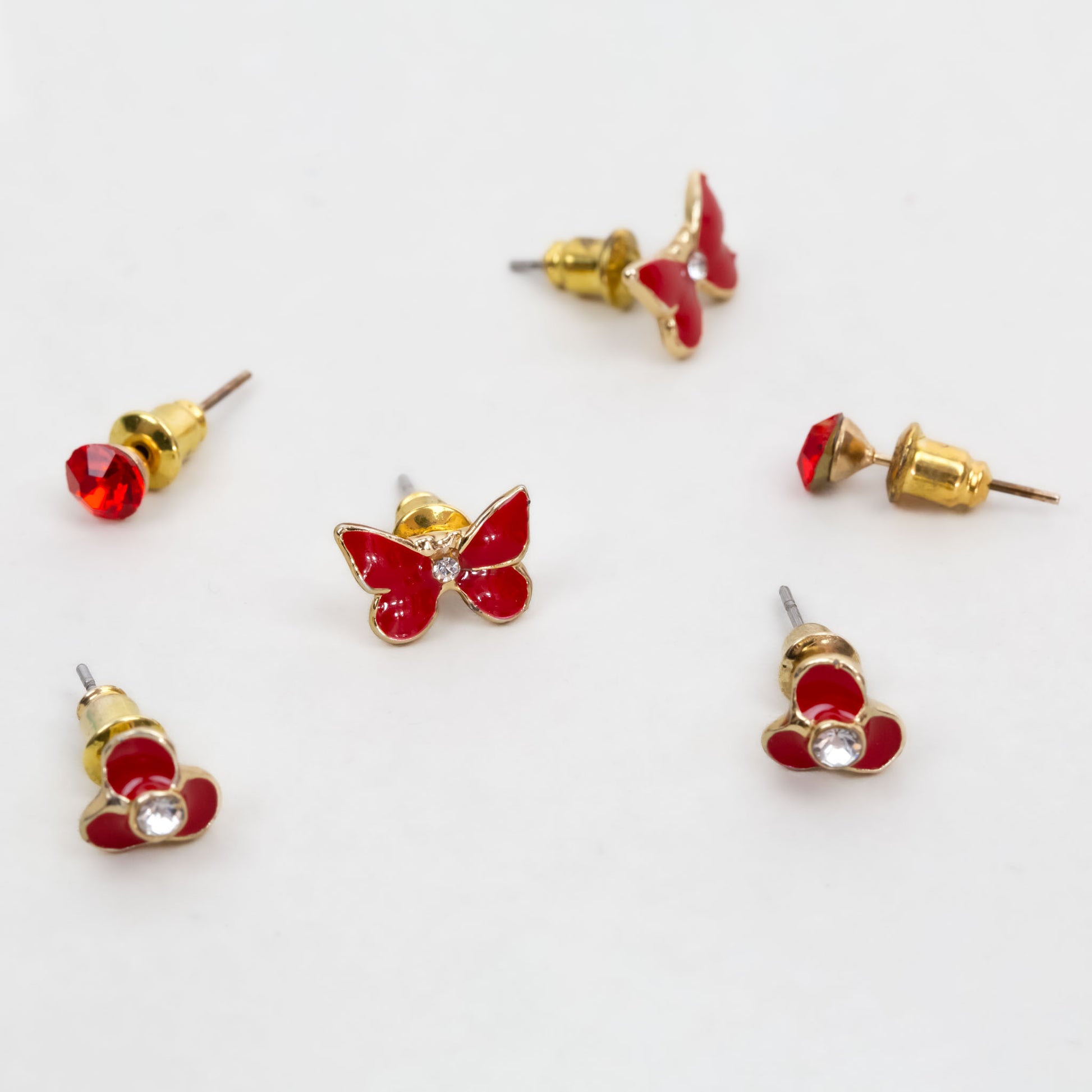 Set cercei mici cu formă de fluture și pietre, 3 perechi - Roșu