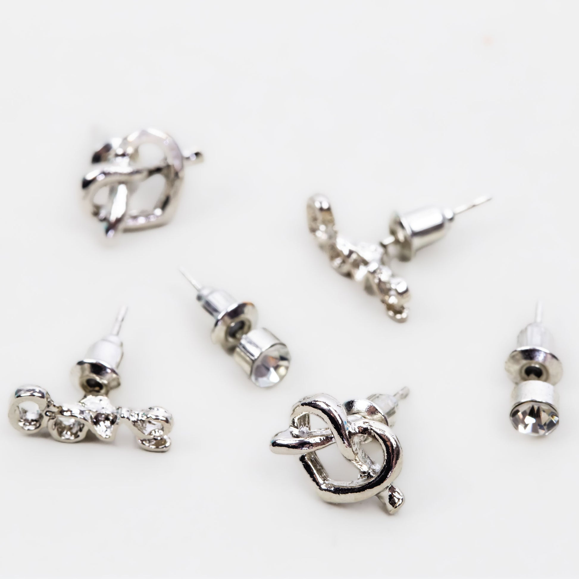 Set cercei mici cu forme de inimă love, 3 perechi - Argintiu