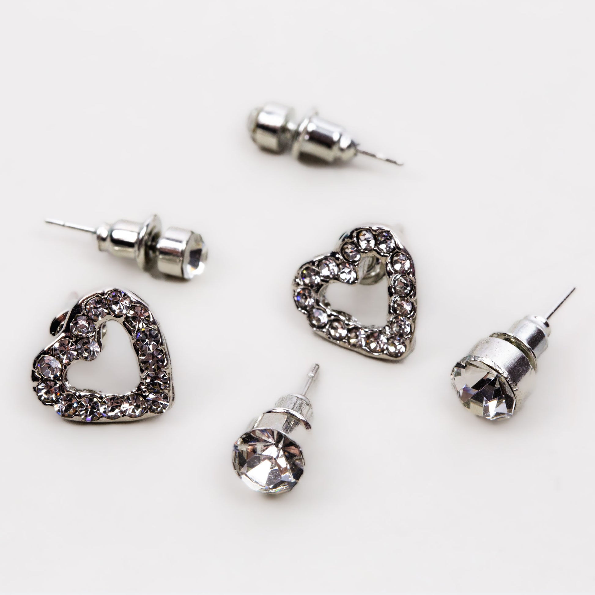Set cercei mici cu forme de inimă și pietre, 3 perechi - Argintiu