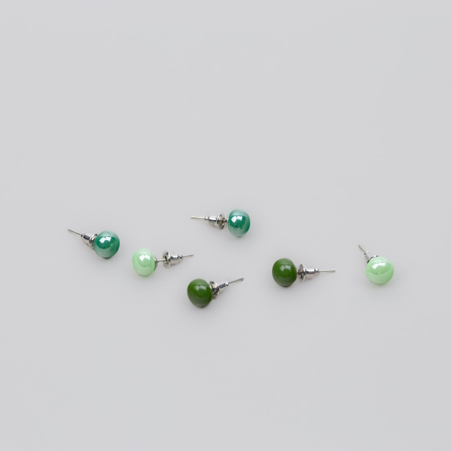 Set cercei mici cu perle colorate în nuanțe, 3 perechi - Verde Mix